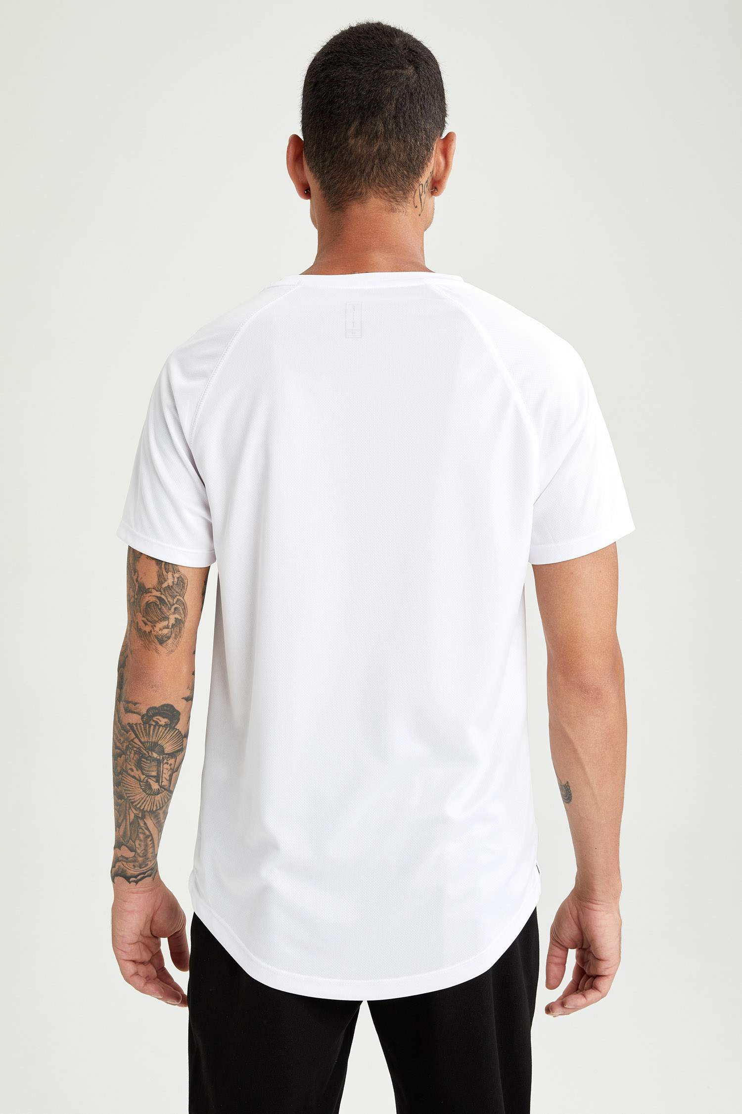 Slim Fit Bisiklet Yaka Yazı Baskılı Teknik Kumaşlı Spor Tişört