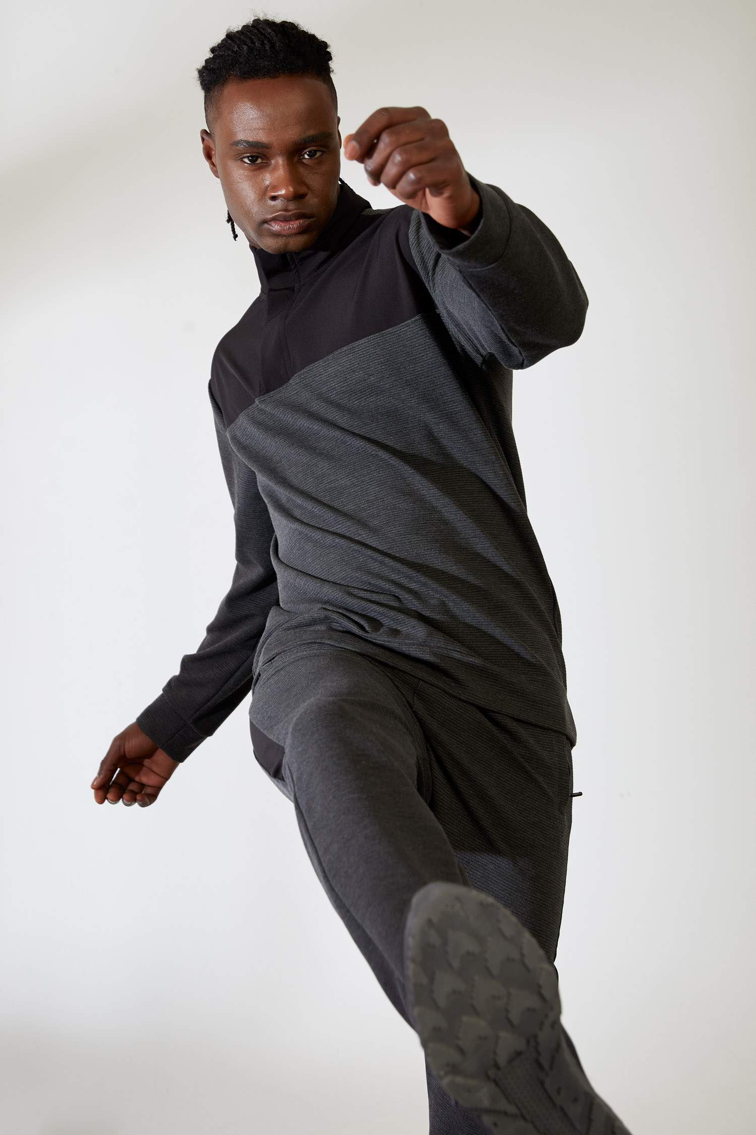 Standart Fit Dik Yaka Uzun Kollu Spor Sweatshirt