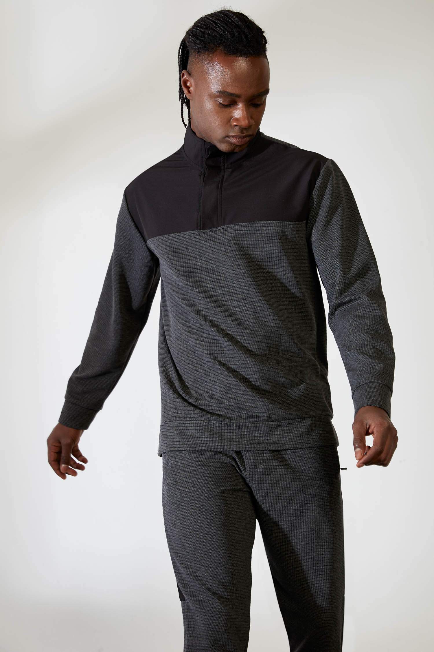 Standart Fit Dik Yaka Uzun Kollu Spor Sweatshirt