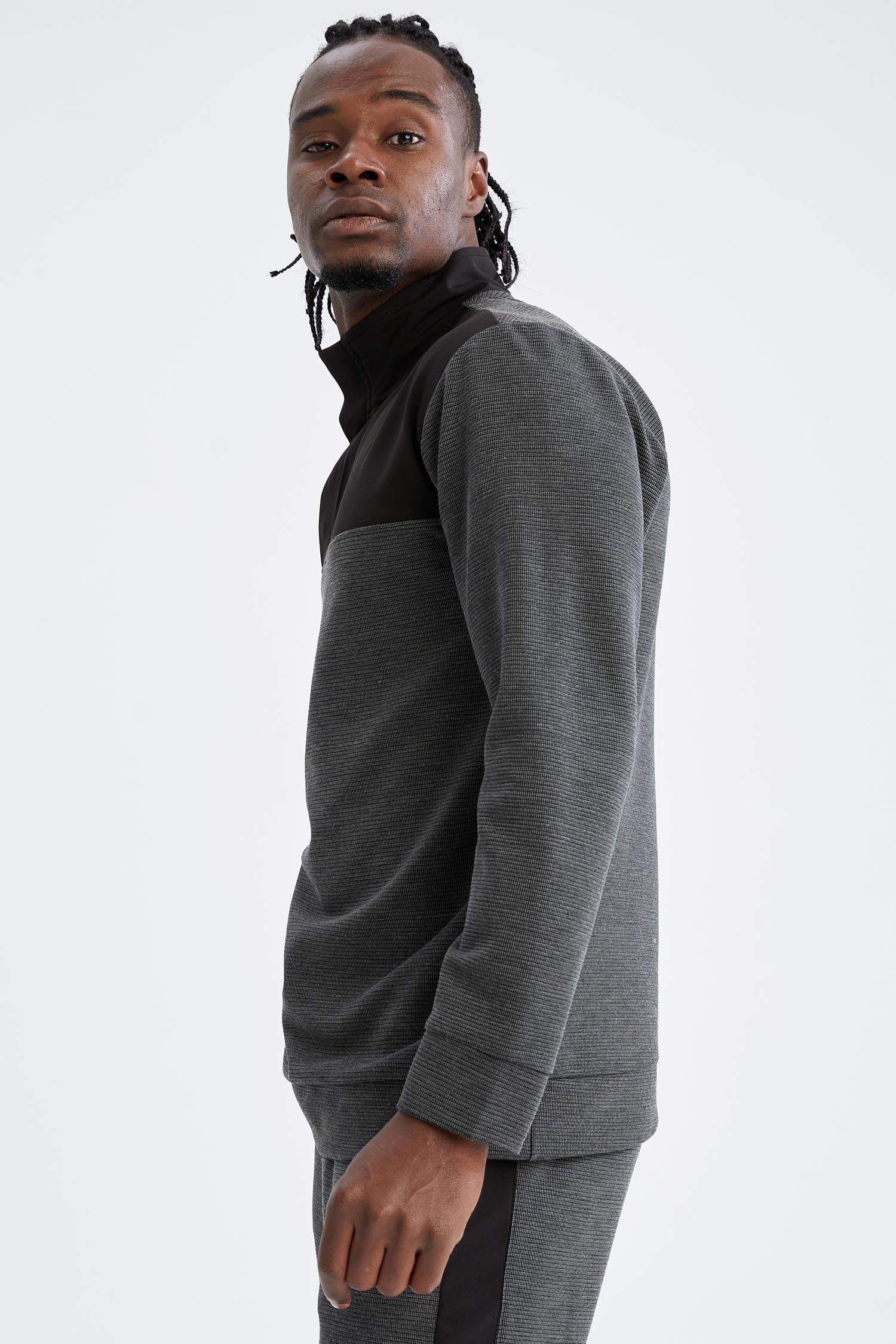 Standart Fit Dik Yaka Uzun Kollu Spor Sweatshirt