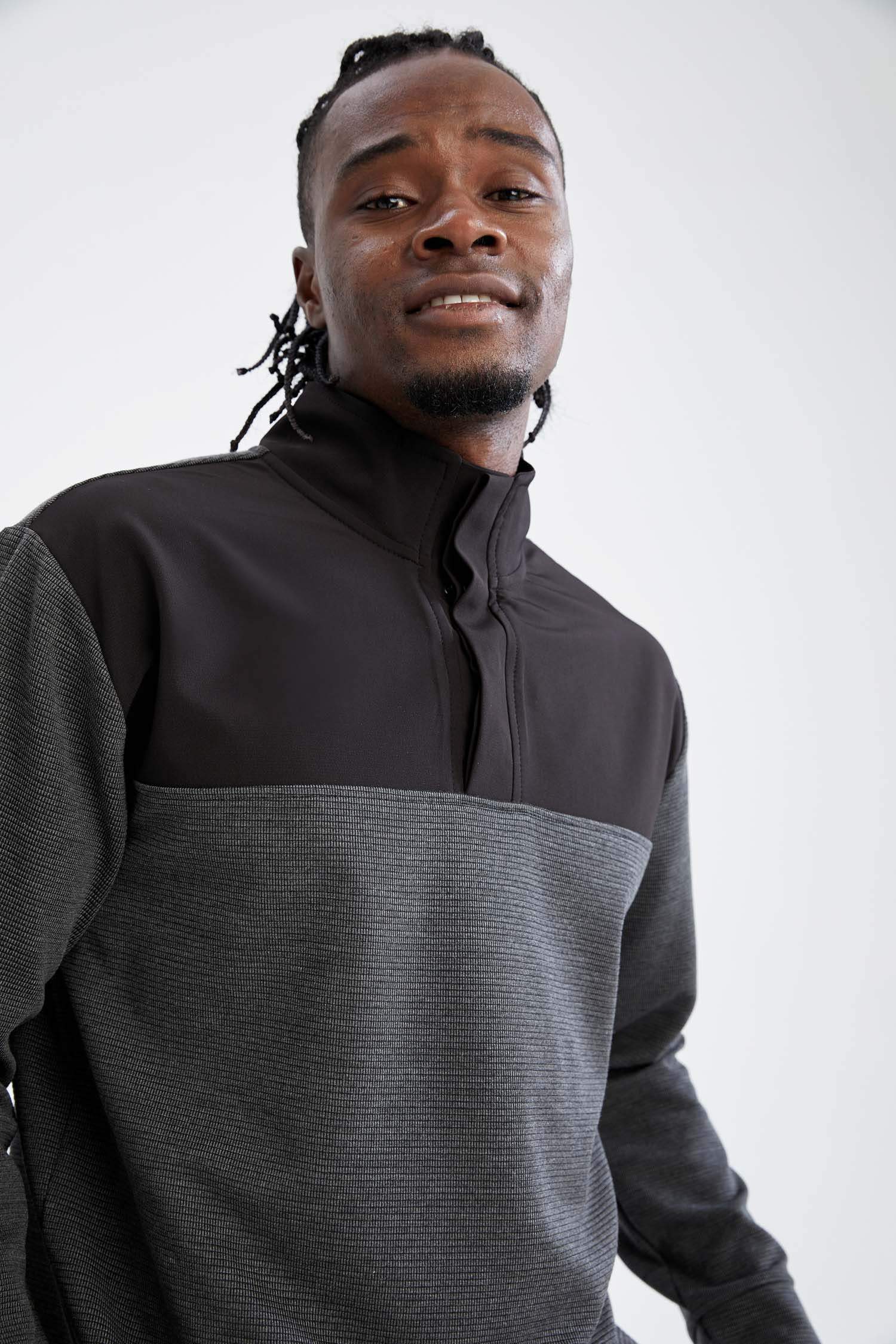 Standart Fit Dik Yaka Uzun Kollu Spor Sweatshirt
