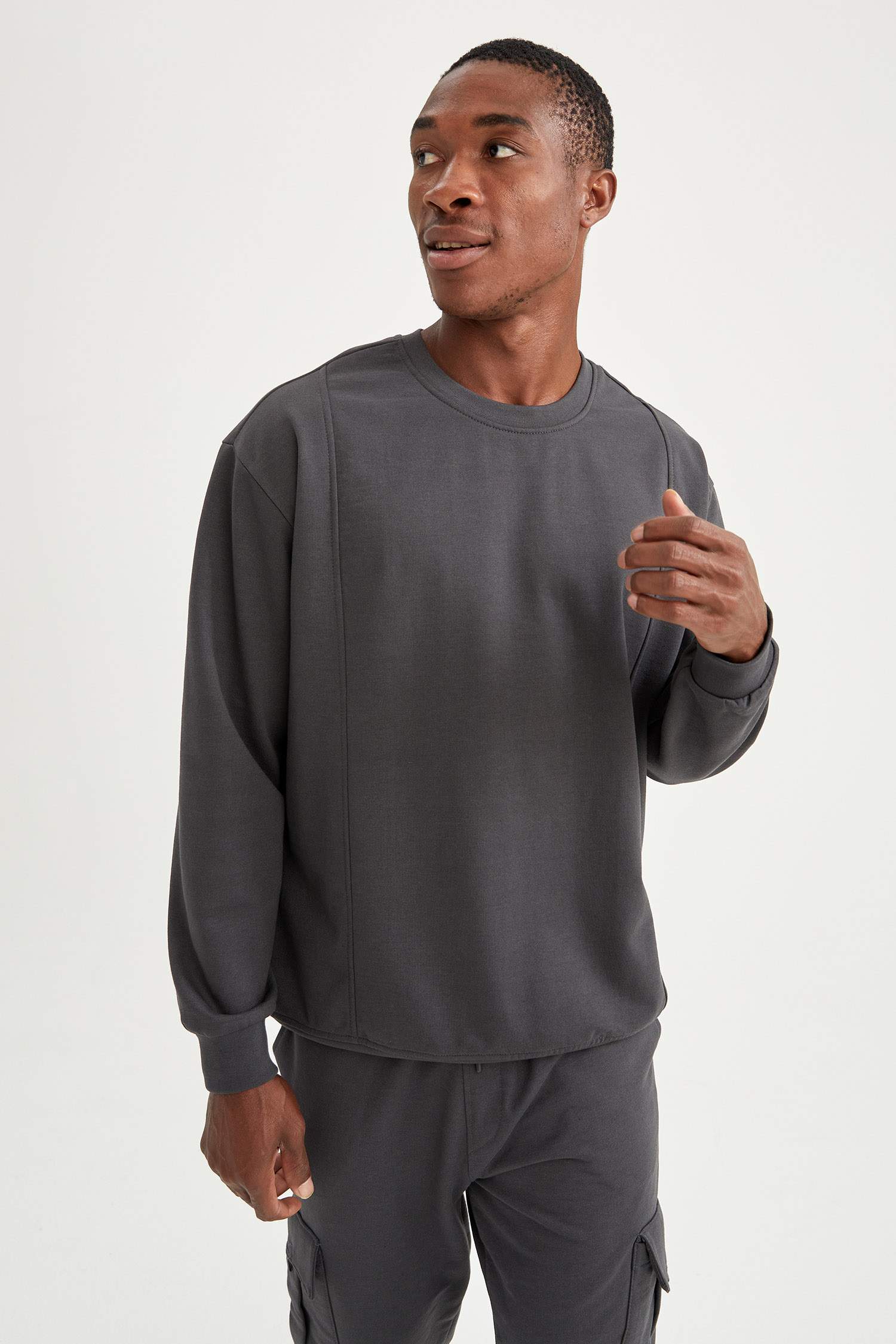 Oversize Fit Bisiklet Yaka Basic Sweatshirt