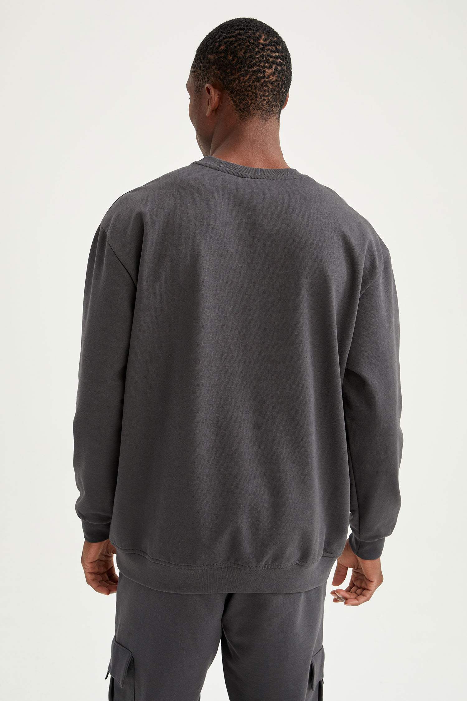 Oversize Fit Bisiklet Yaka Basic Sweatshirt