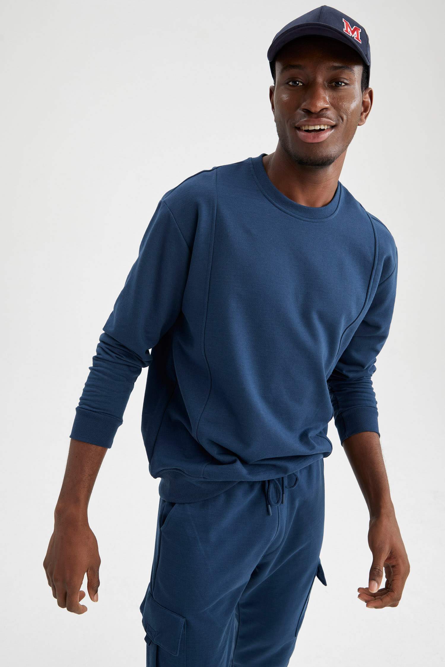 Oversize Fit Bisiklet Yaka Basic Sweatshirt