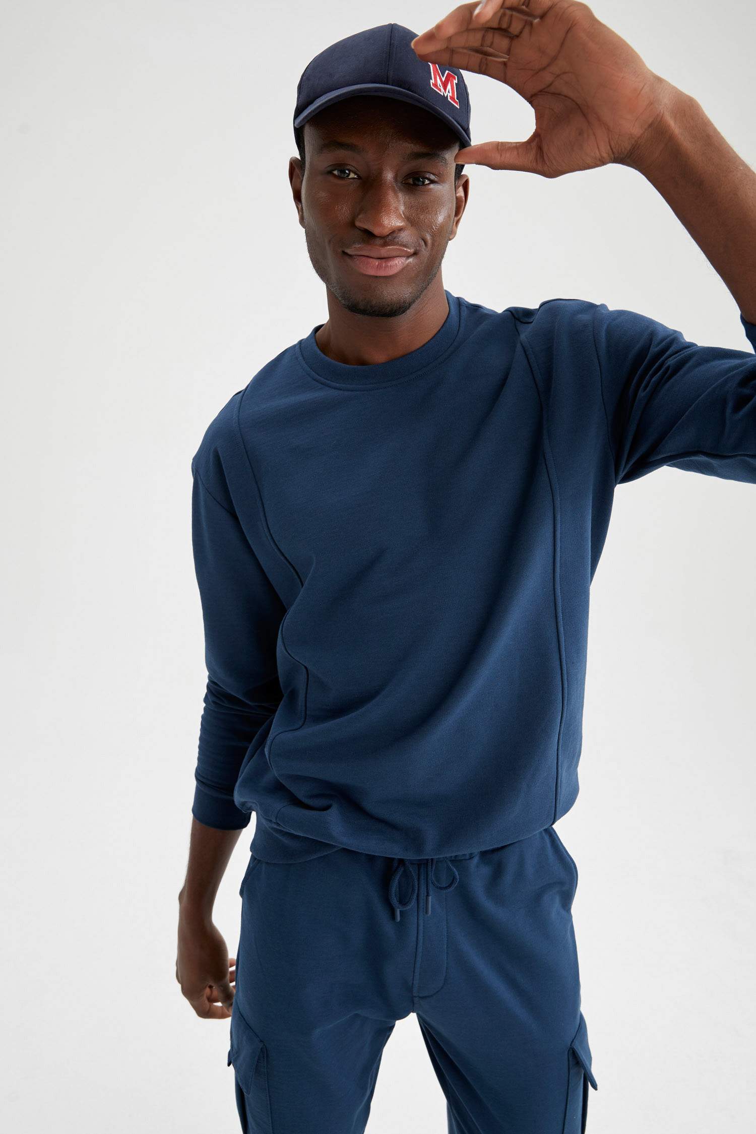 Oversize Fit Bisiklet Yaka Basic Sweatshirt