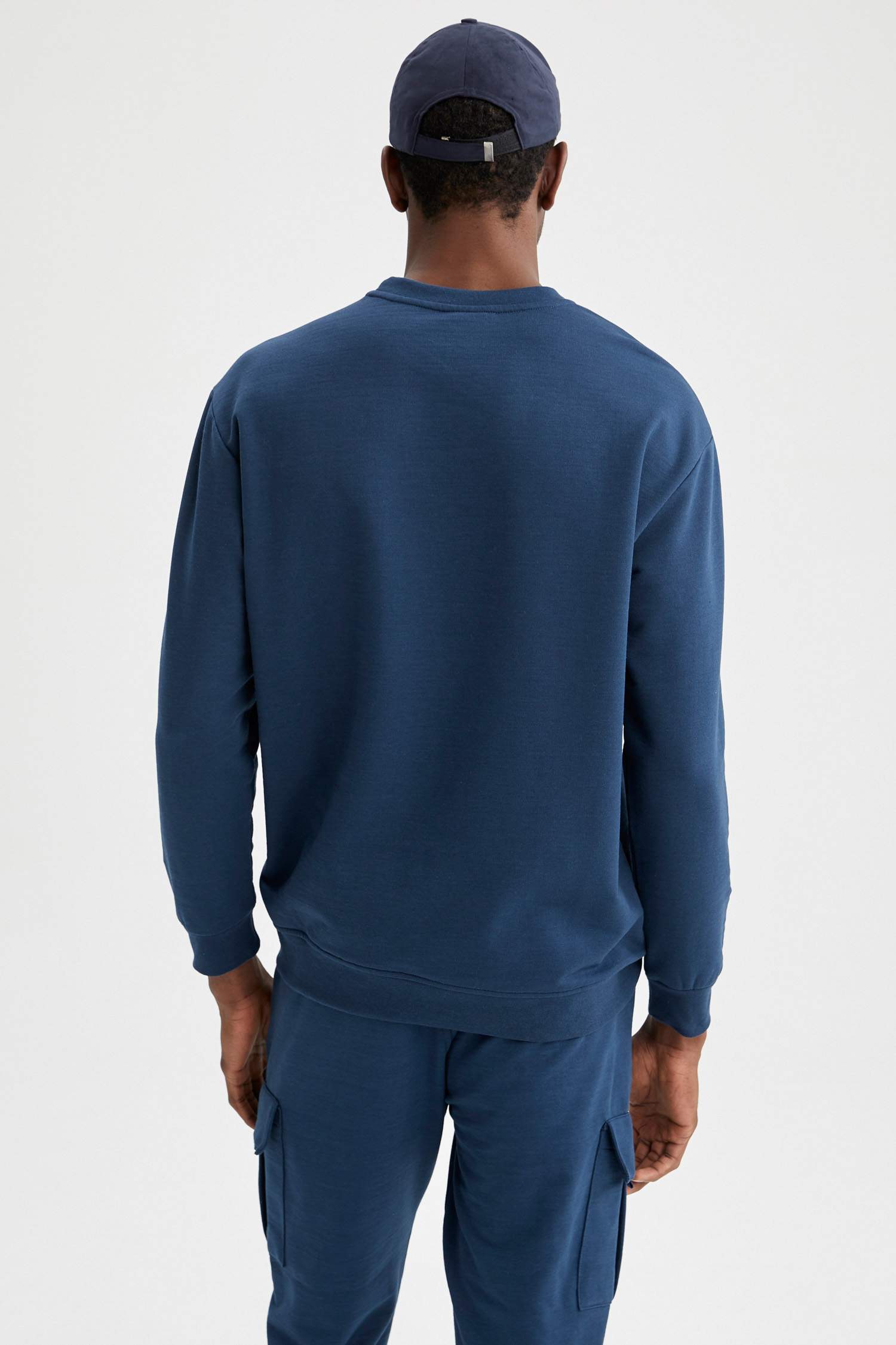Oversize Fit Bisiklet Yaka Basic Sweatshirt