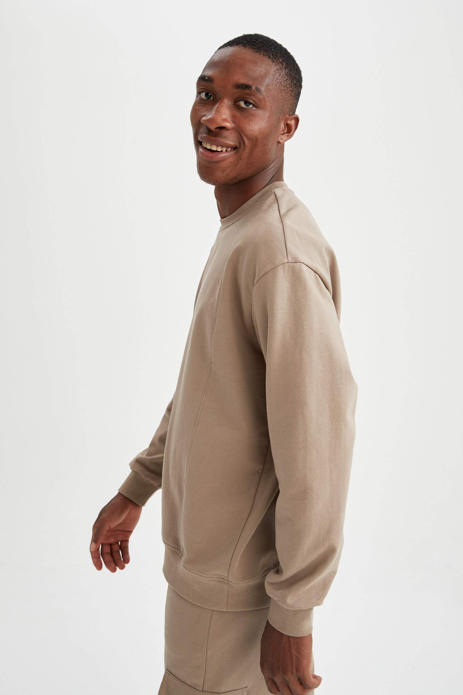Oversize Fit Bisiklet Yaka Basic Sweatshirt