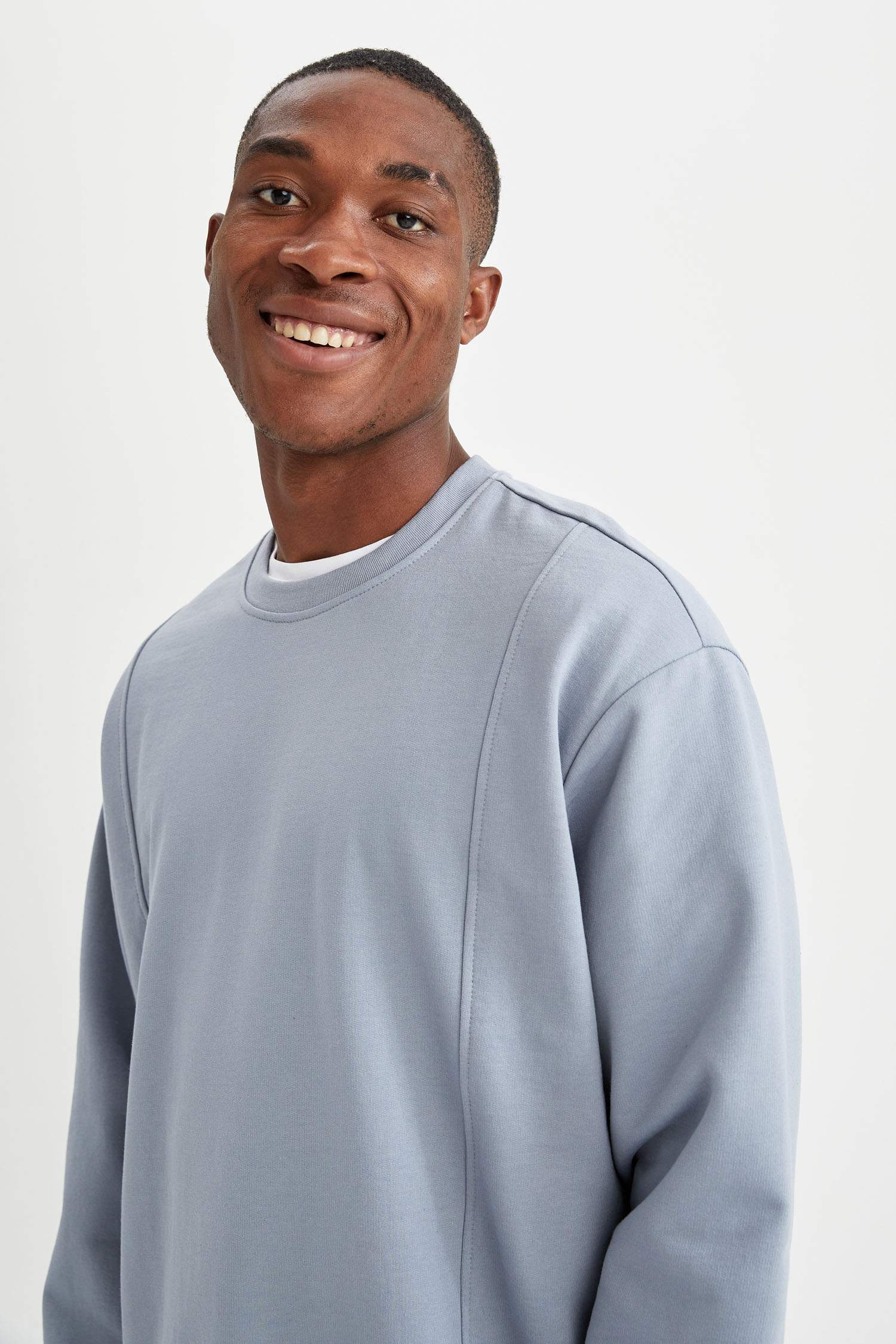 Oversize Fit Bisiklet Yaka Basic Sweatshirt