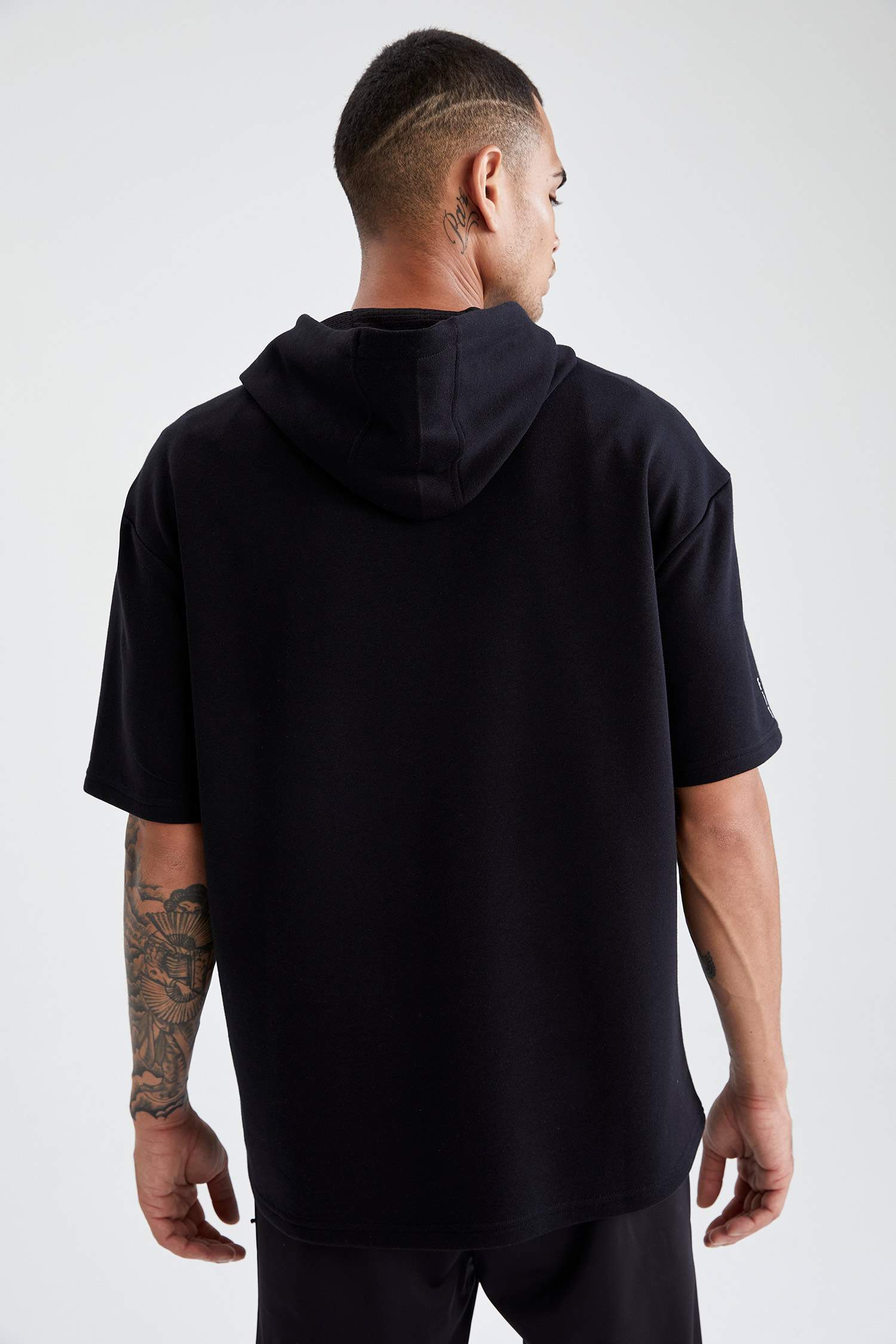 Oversize Fit Kapüşonlu Slogan Baskılı Kısa Kollu Sweatshirt