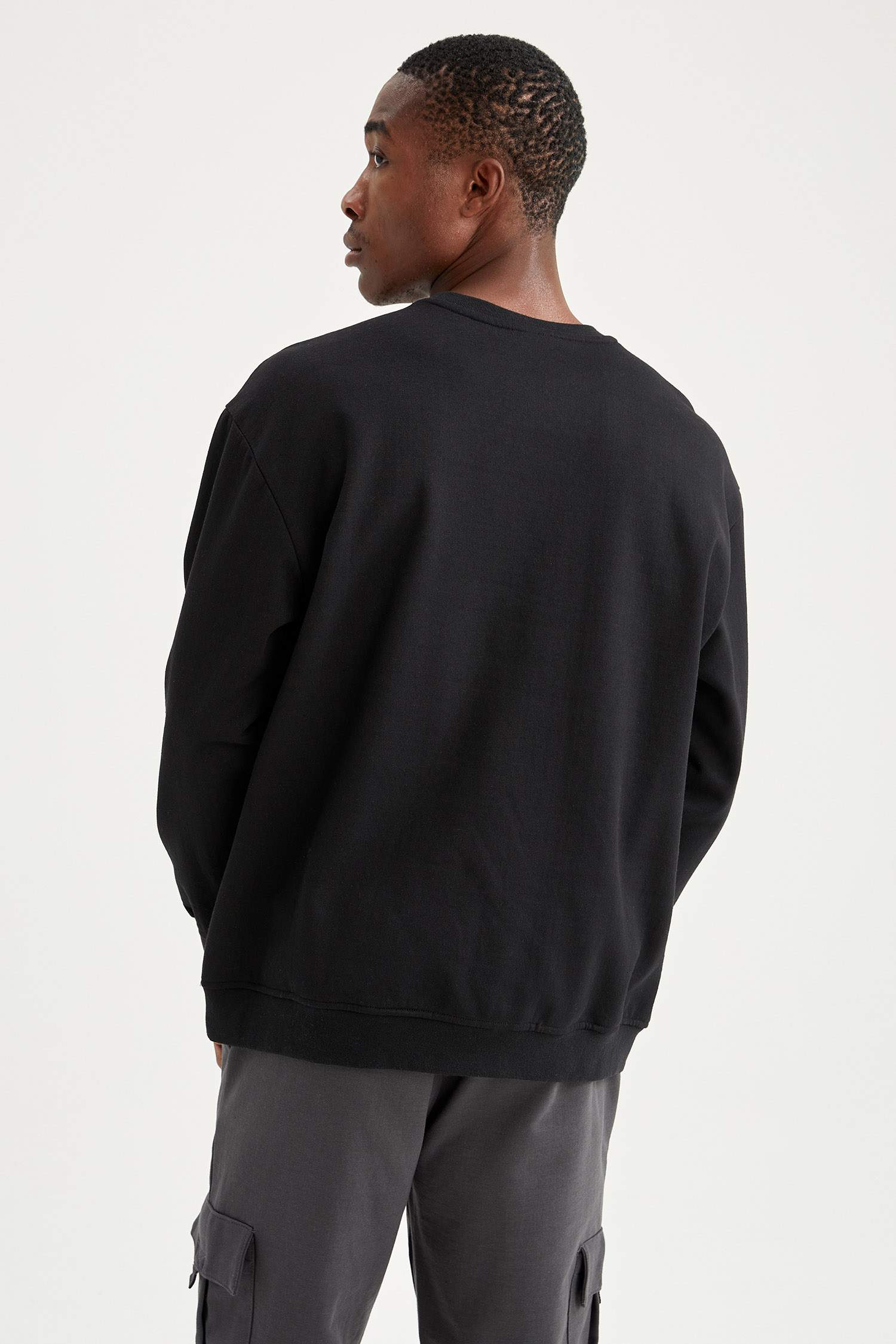 Oversize Fit Bisiklet Yaka Basic Sweatshirt