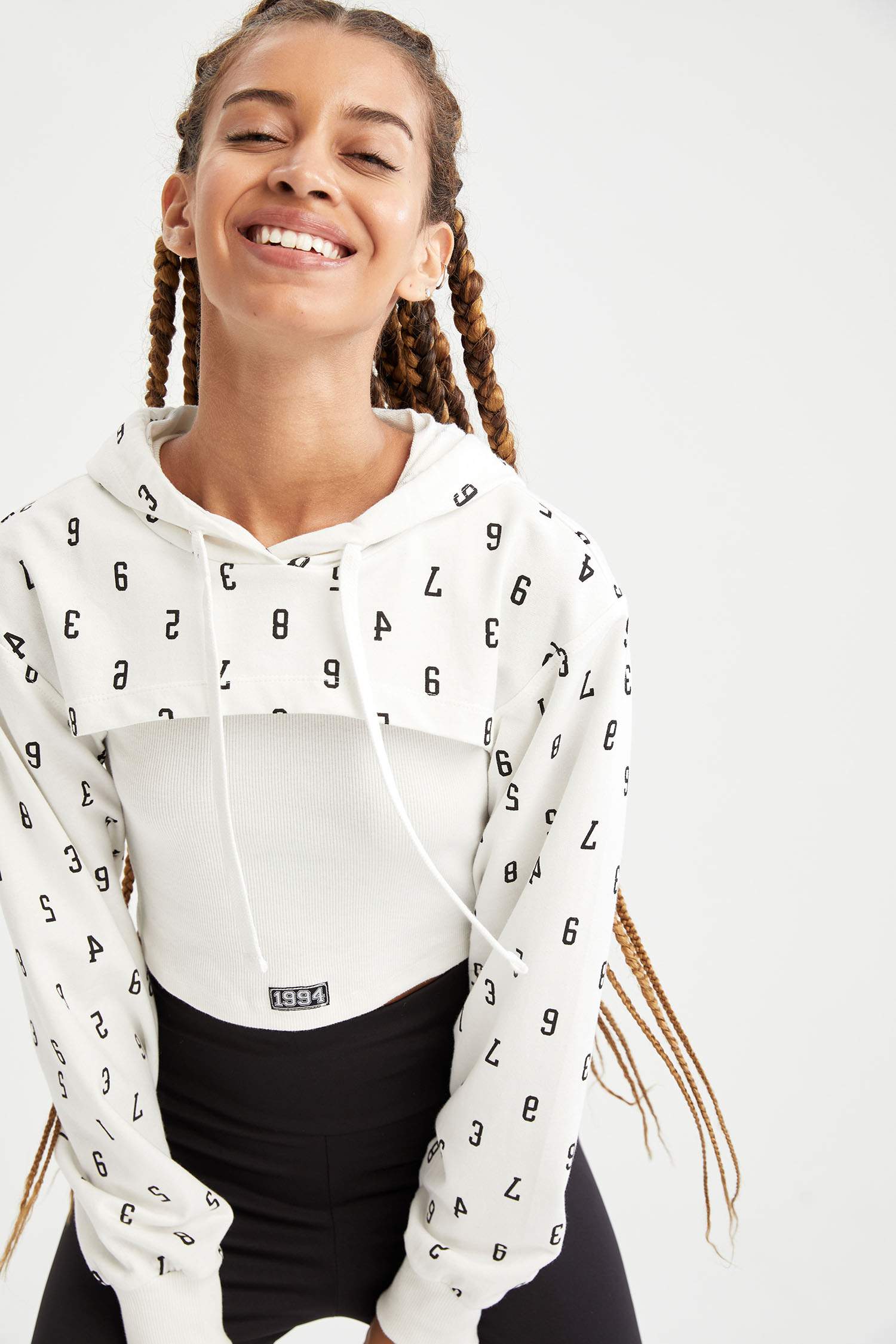 Kapüşonlu Relax Fit Baskılı İçi Yumuşak Tüylü Crop Sweatshirt