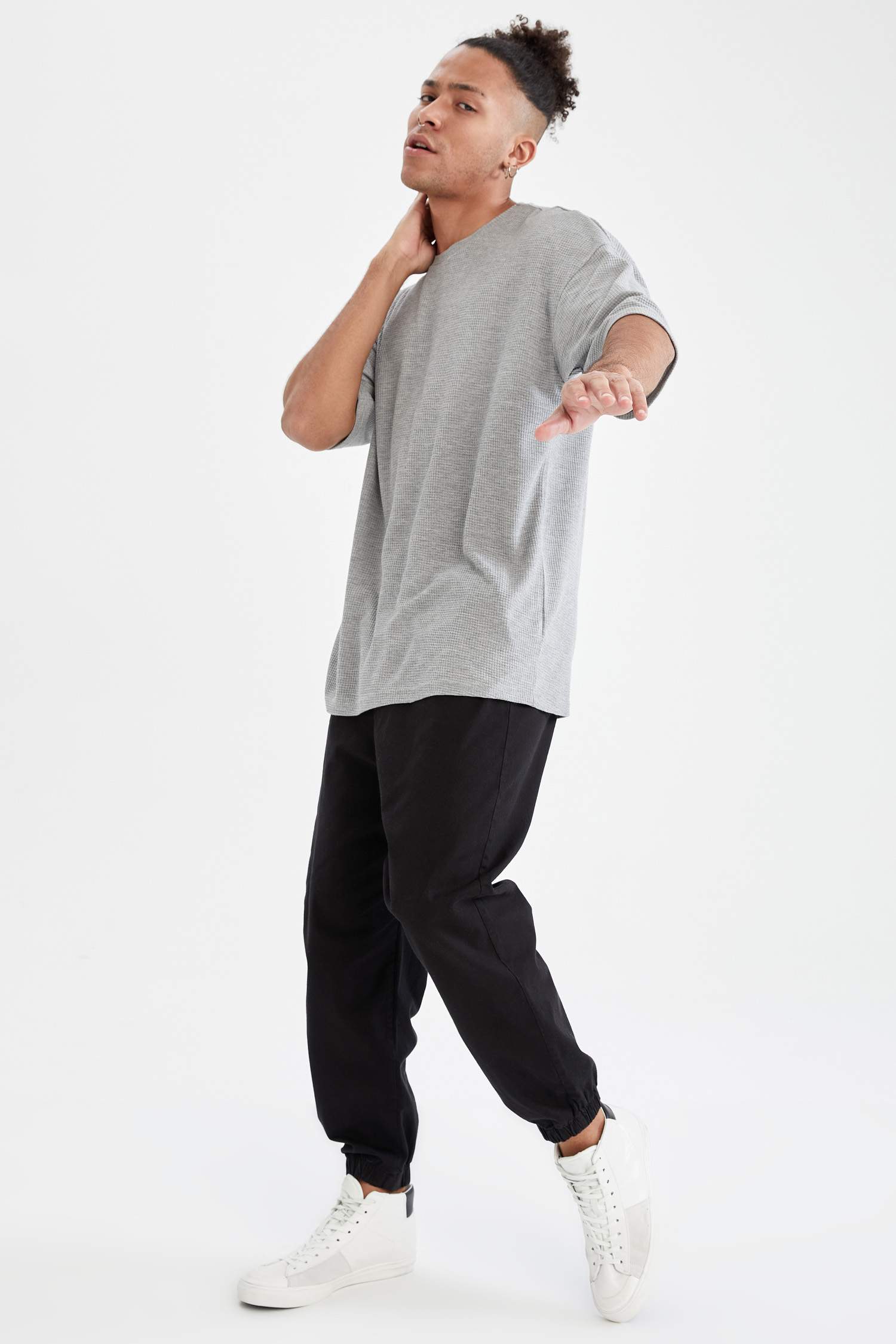 Regular Fit Beli Bağcıklı Likralı Jogger Pantolon