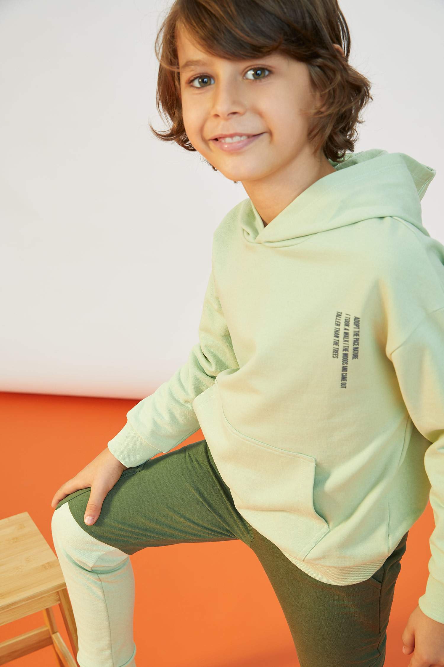 Erkek Çocuk Regular Fit Sırt Baskılı Kapüşonlu Kanguru Cepli Sweatshirt
