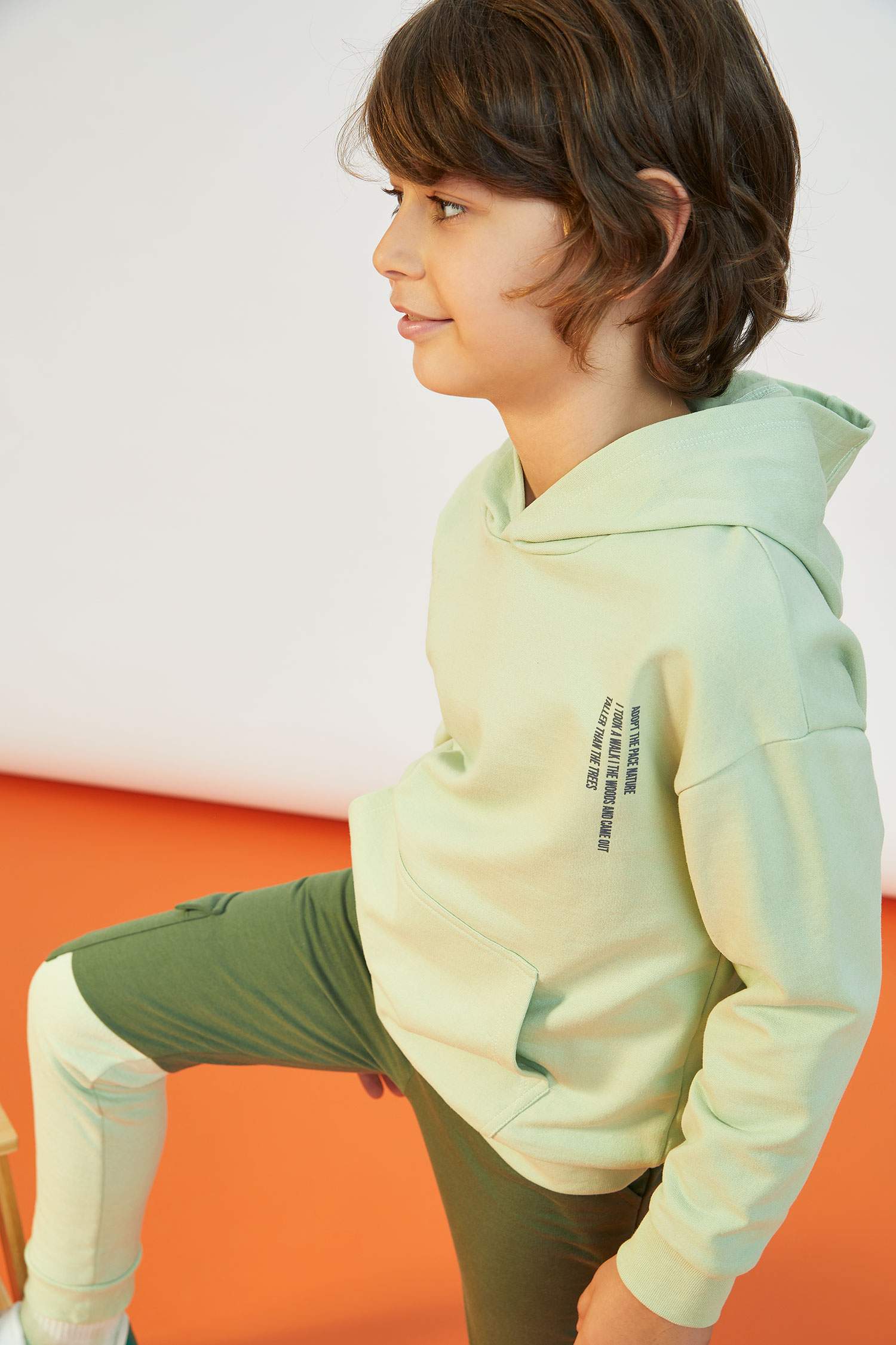 Erkek Çocuk Regular Fit Sırt Baskılı Kapüşonlu Kanguru Cepli Sweatshirt