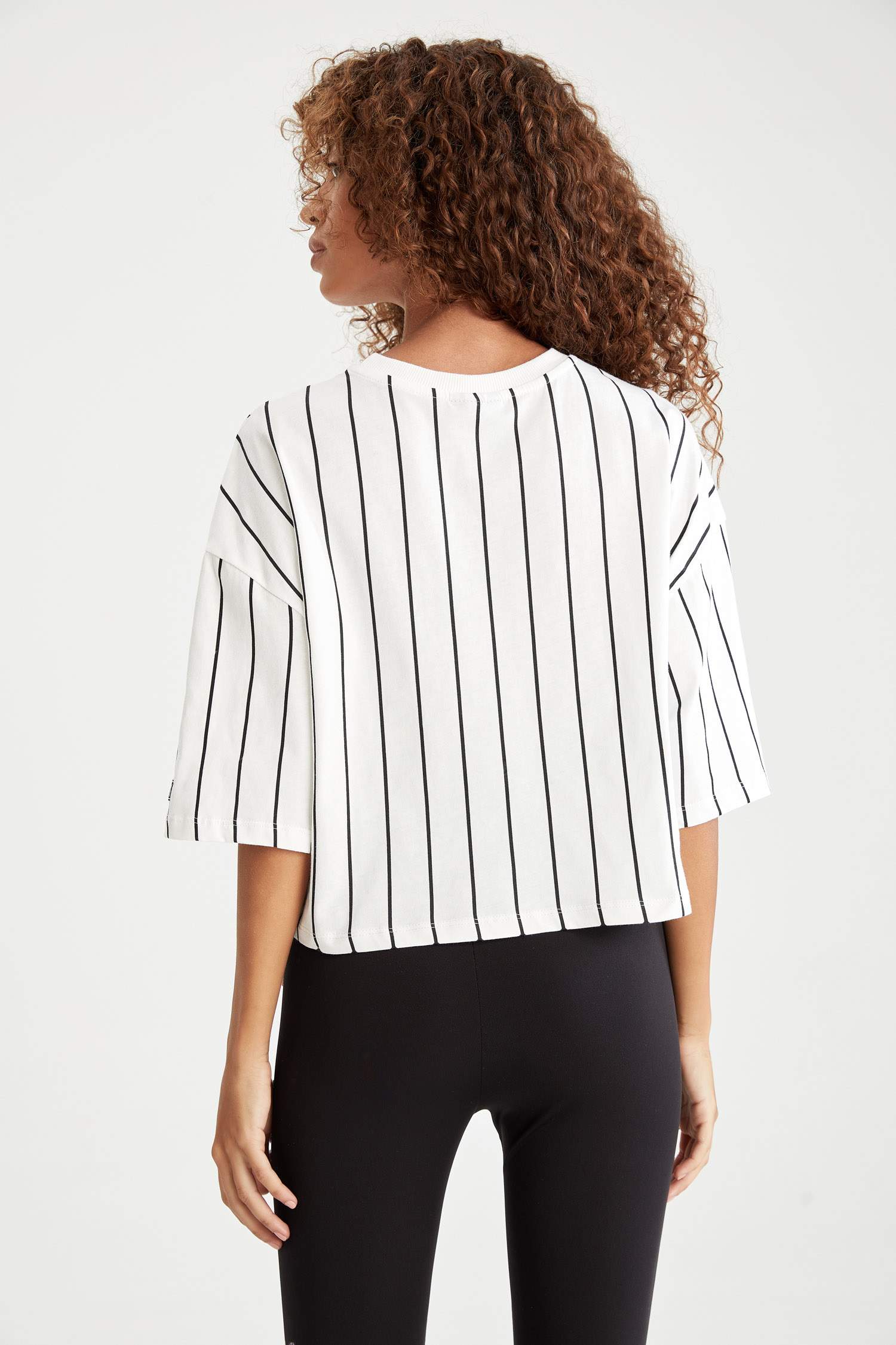 Snoopy Lisanslı Kısa Kollu Crop Tişört