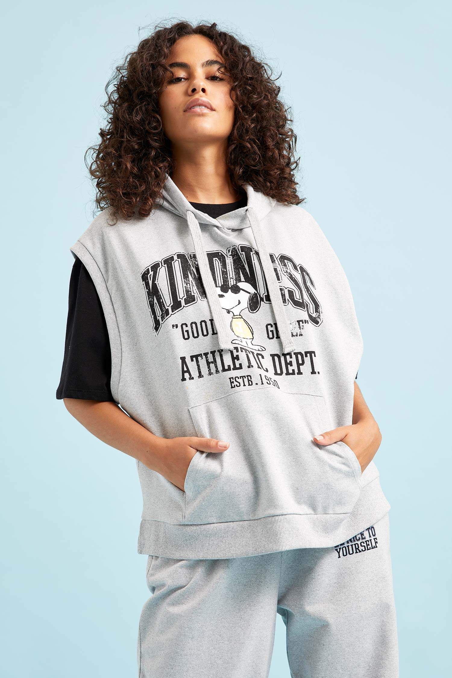 Snoopy Lisanslı Kolsuz Kapüşonlu Sweatshirt