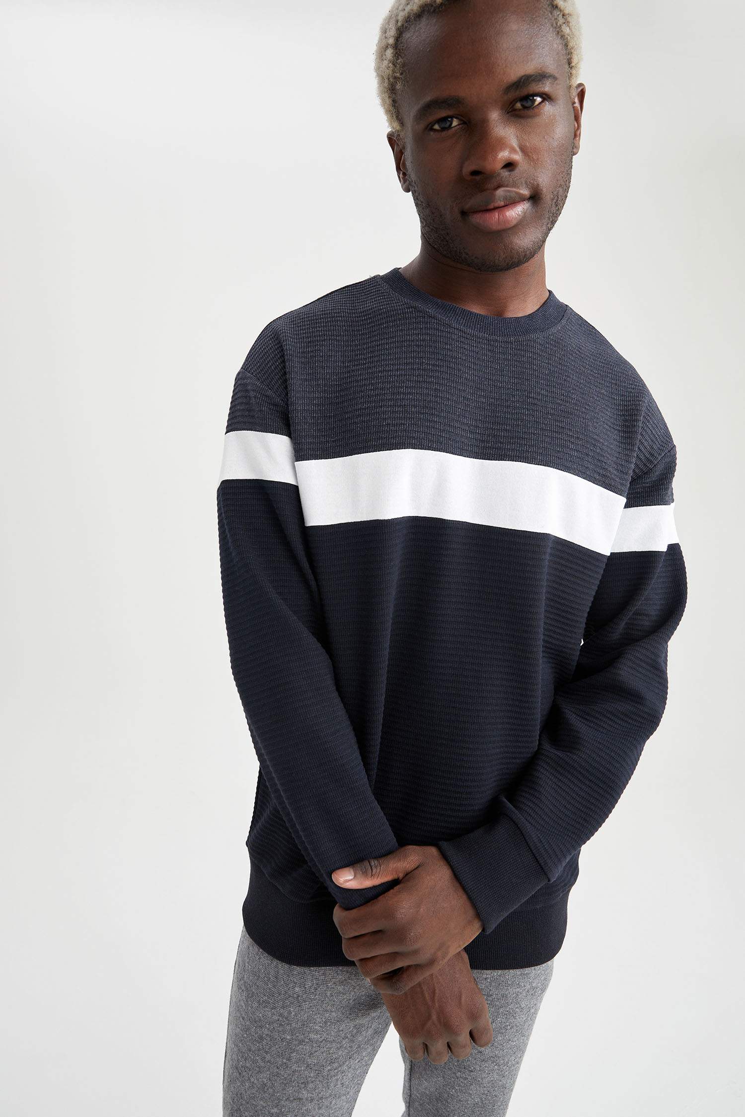 Comfort Fit Bisiklet Yaka Renk Bloklu Uzun Kollu Sweatshirt