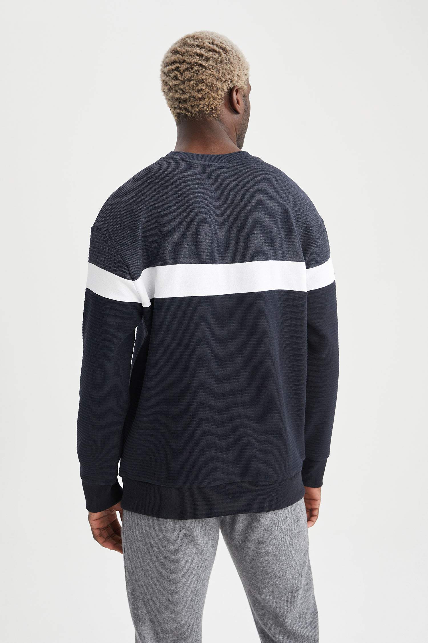 Comfort Fit Bisiklet Yaka Renk Bloklu Uzun Kollu Sweatshirt