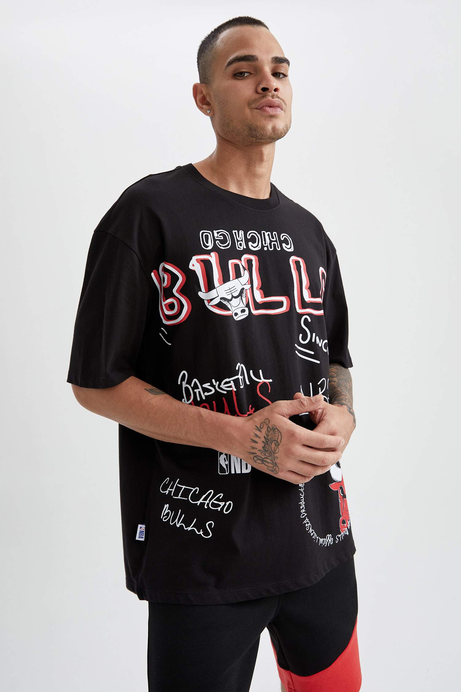 Oversize Fit NBA Lisanslı Chicago Bulls Baskılı Bisiklet Yaka Tişört
