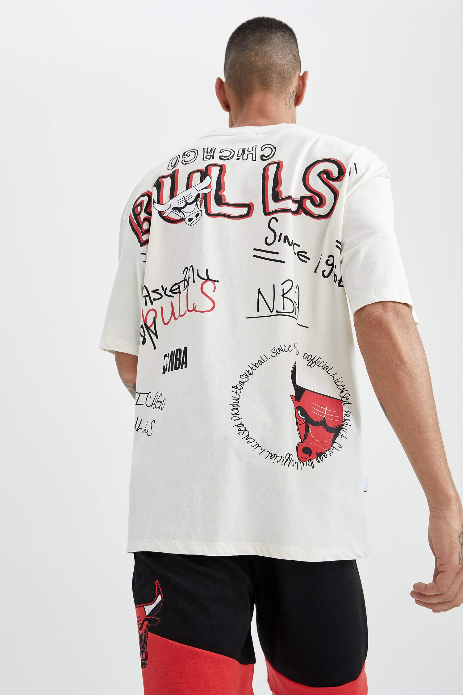 NBA Chicago Bulls Lisanslı Oversize Fit Sırt Baskılı Bisiklet Yaka Pamuklu Penye Tişört