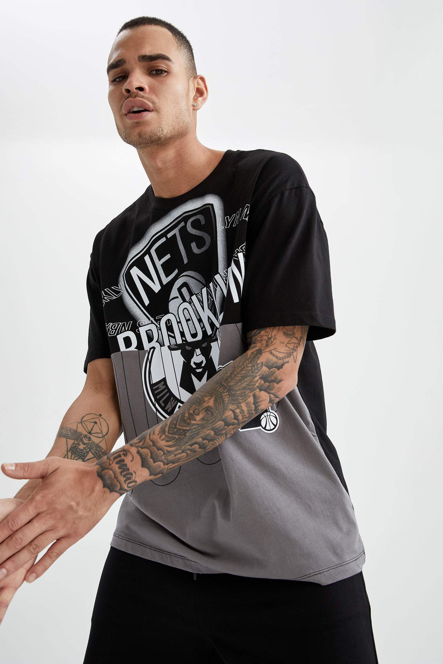 Oversize Fit NBA Lisanslı Baskılı Bisiklet Yaka Kısa Kollu Tişört