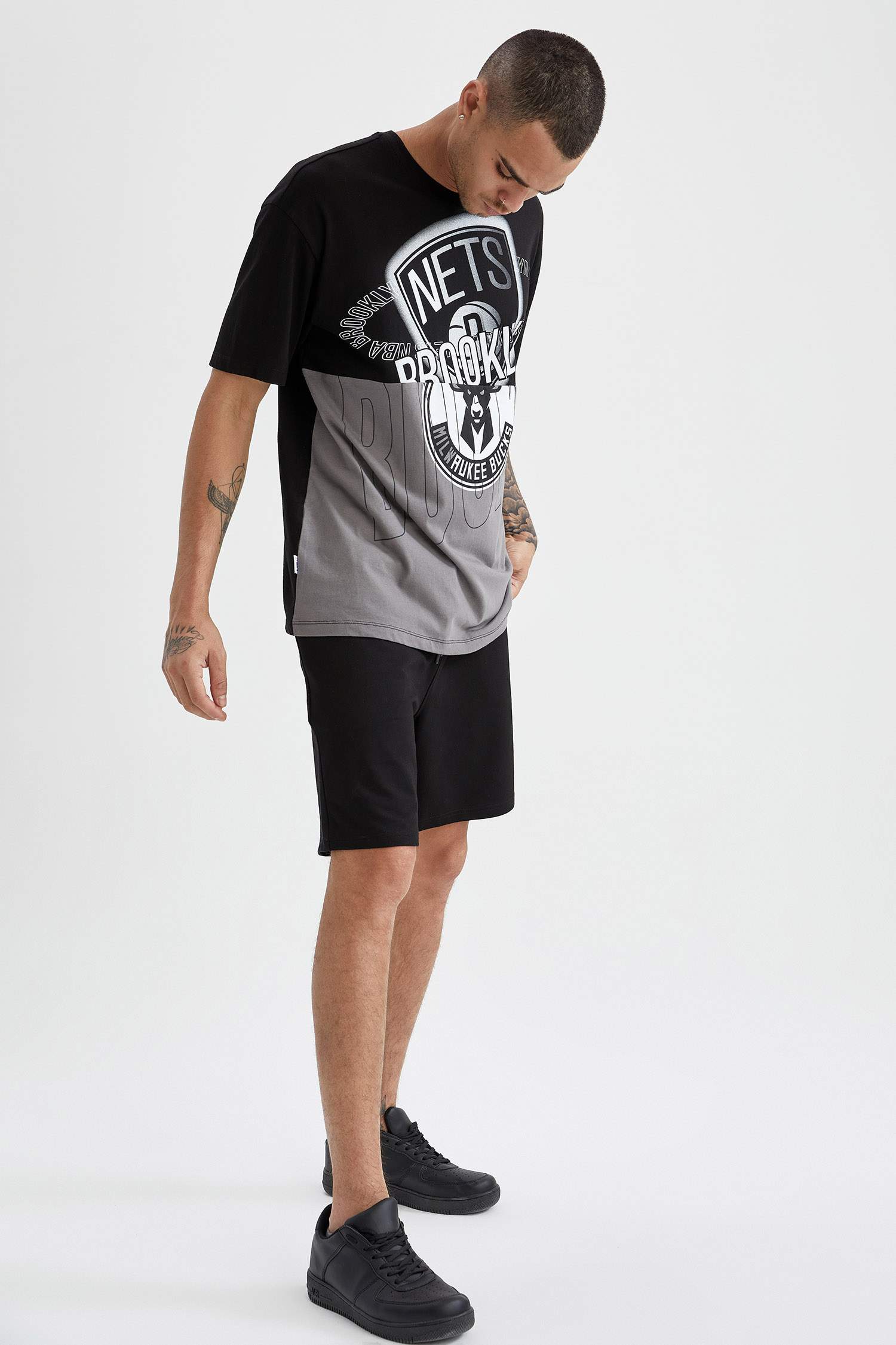 Oversize Fit NBA Lisanslı Baskılı Bisiklet Yaka Kısa Kollu Tişört