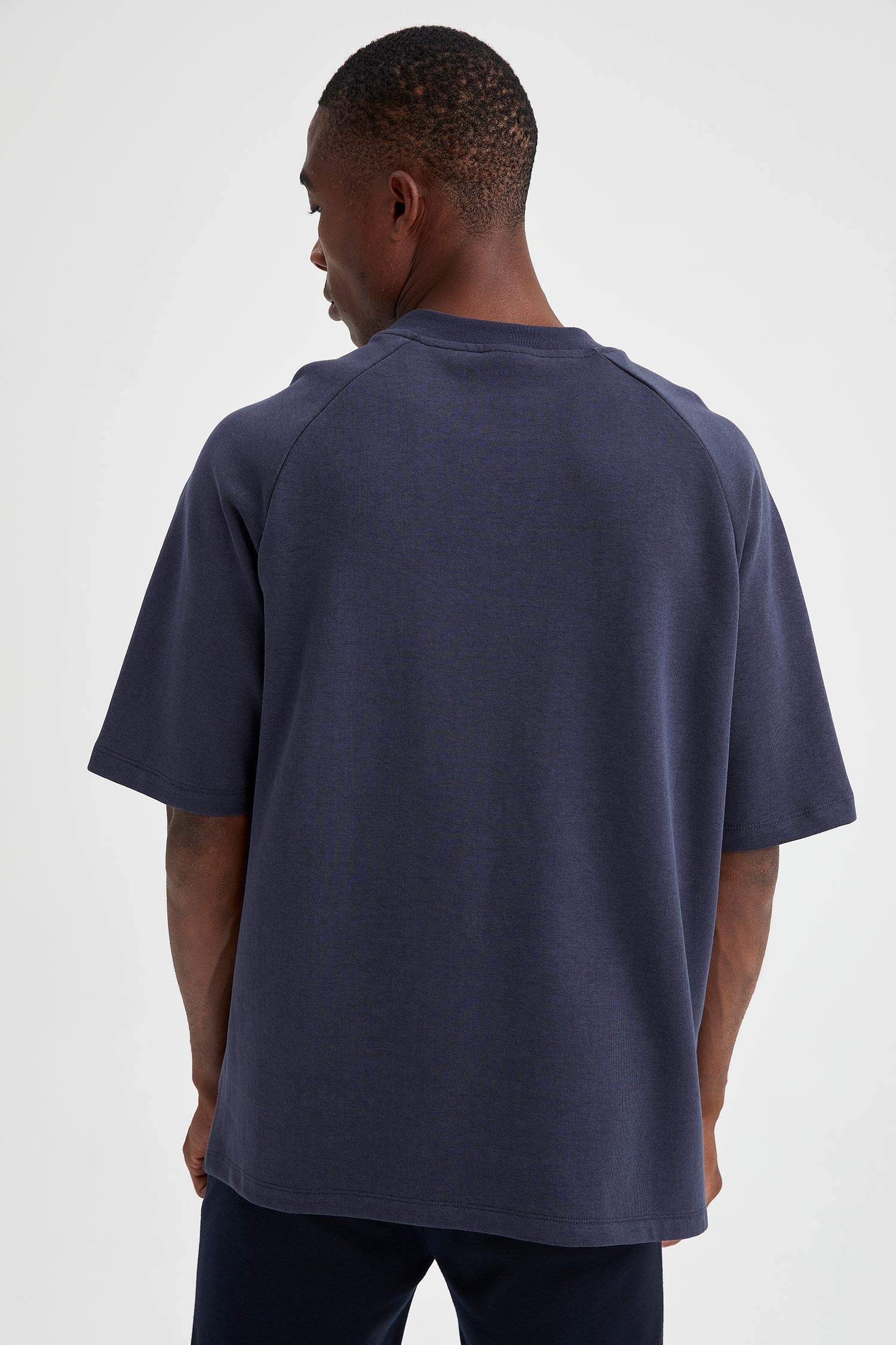 Oversize Fit Bisiklet Yaka Basic Kısa Kollu Tişört