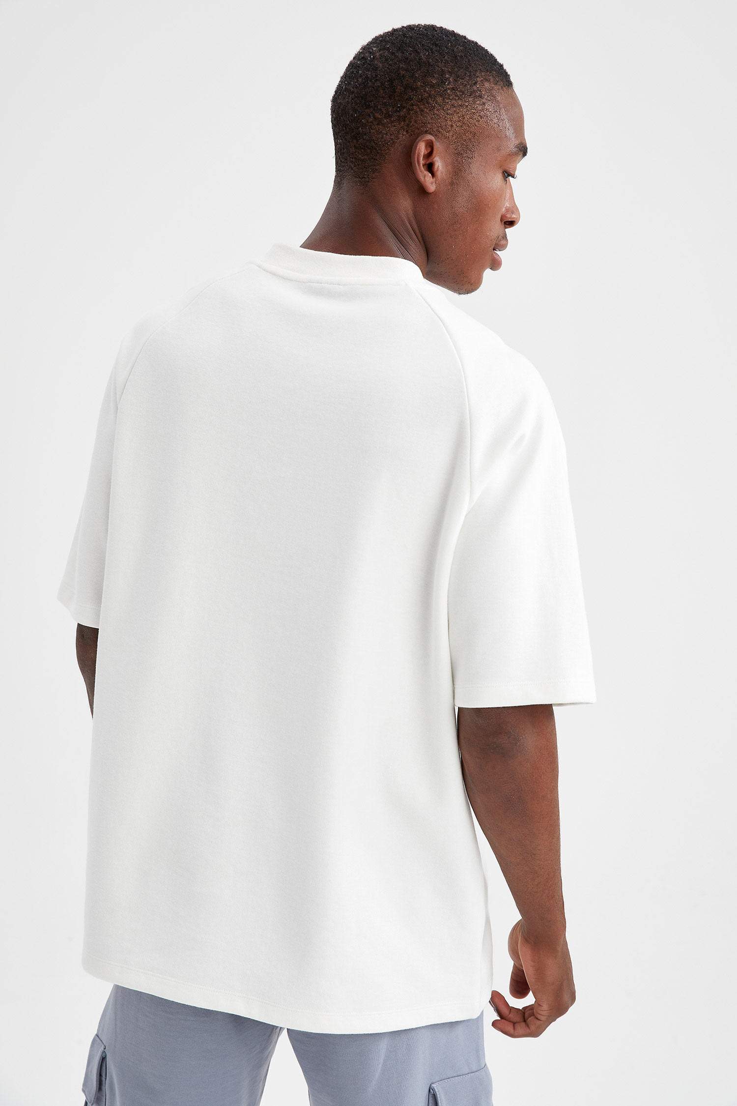 Oversize Fit Bisiklet Yaka Basic Kısa Kollu Tişört