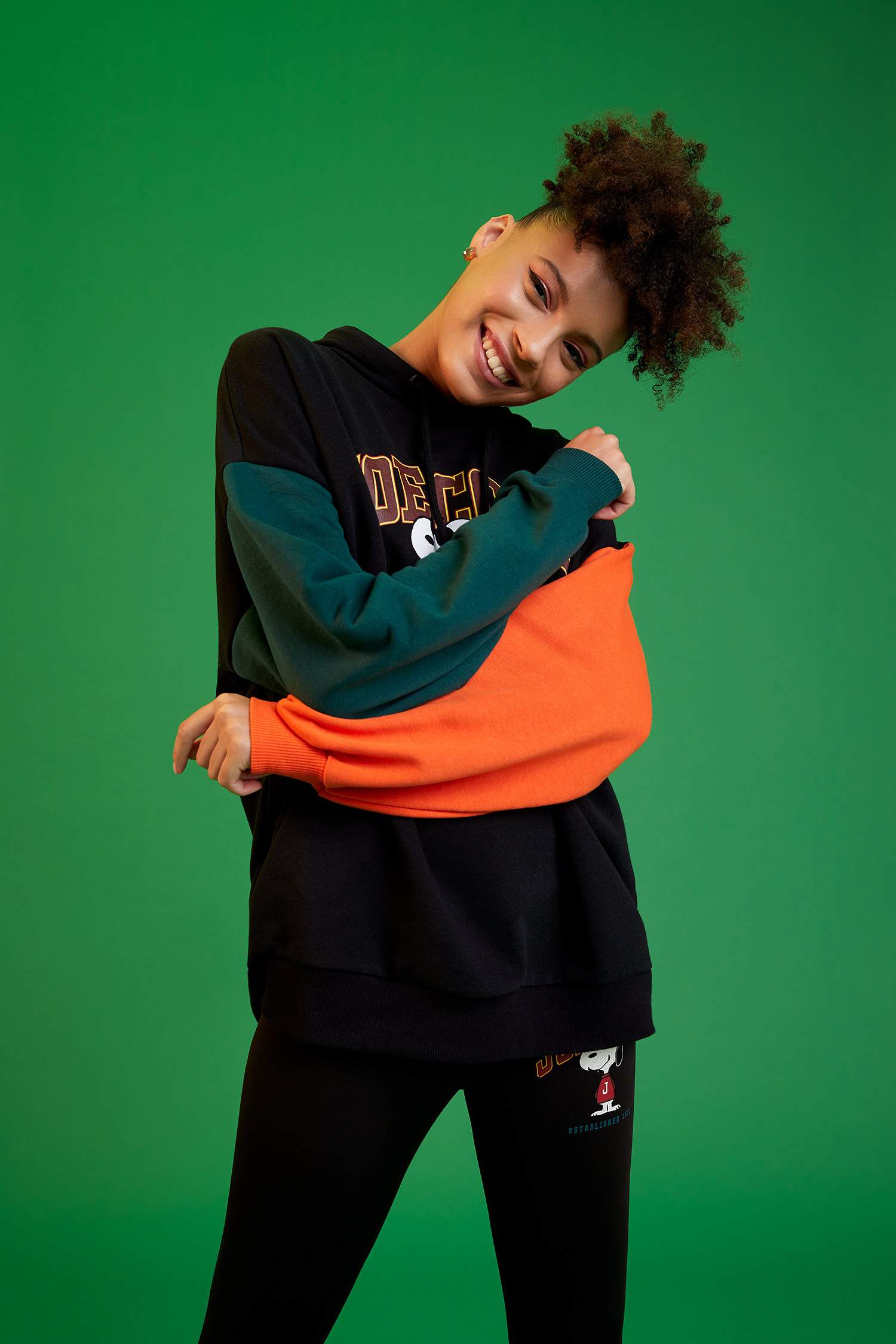 Snoopy Lisanslı Oversize Fit Kapüşonlu Uzun Kollu Sweatshirt