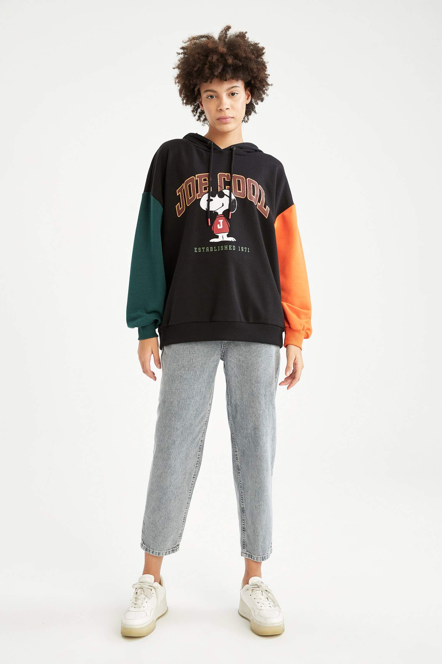 Snoopy Lisanslı Oversize Fit Kapüşonlu Uzun Kollu Sweatshirt