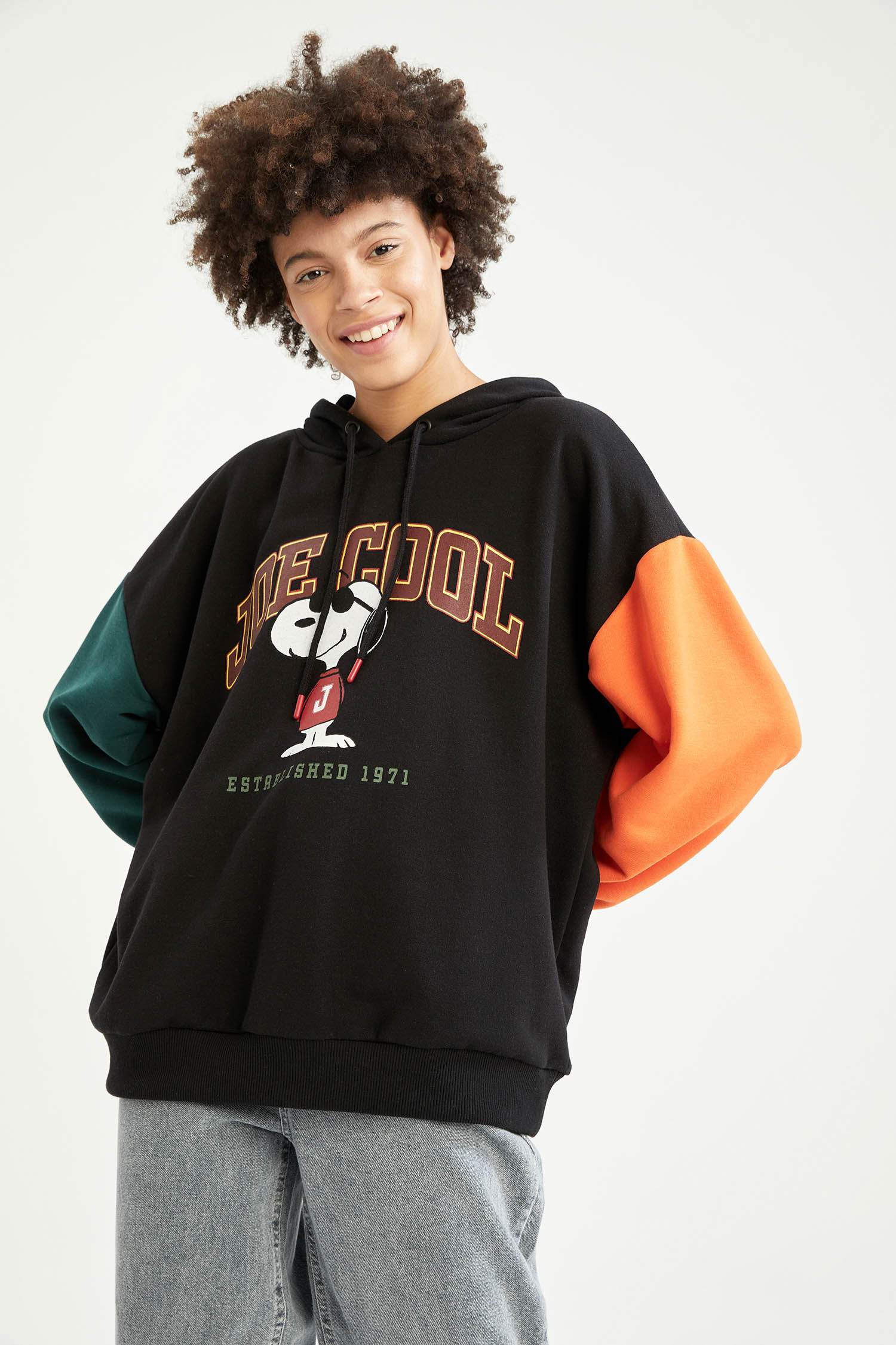 Snoopy Lisanslı Oversize Fit Kapüşonlu Uzun Kollu Sweatshirt