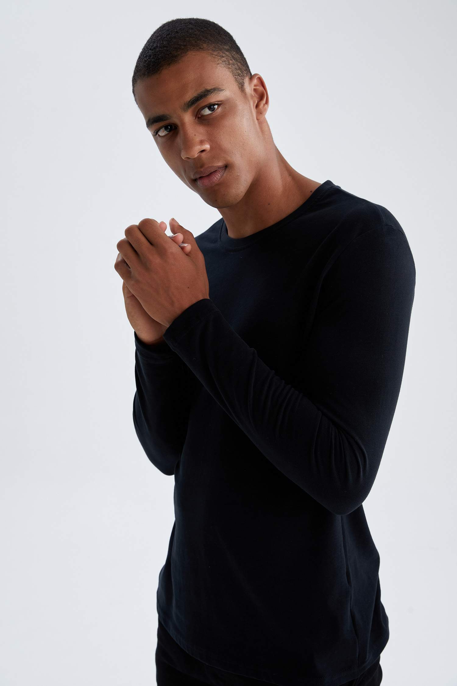 Slim Fit Cepsiz Uzun Kollu Tişört