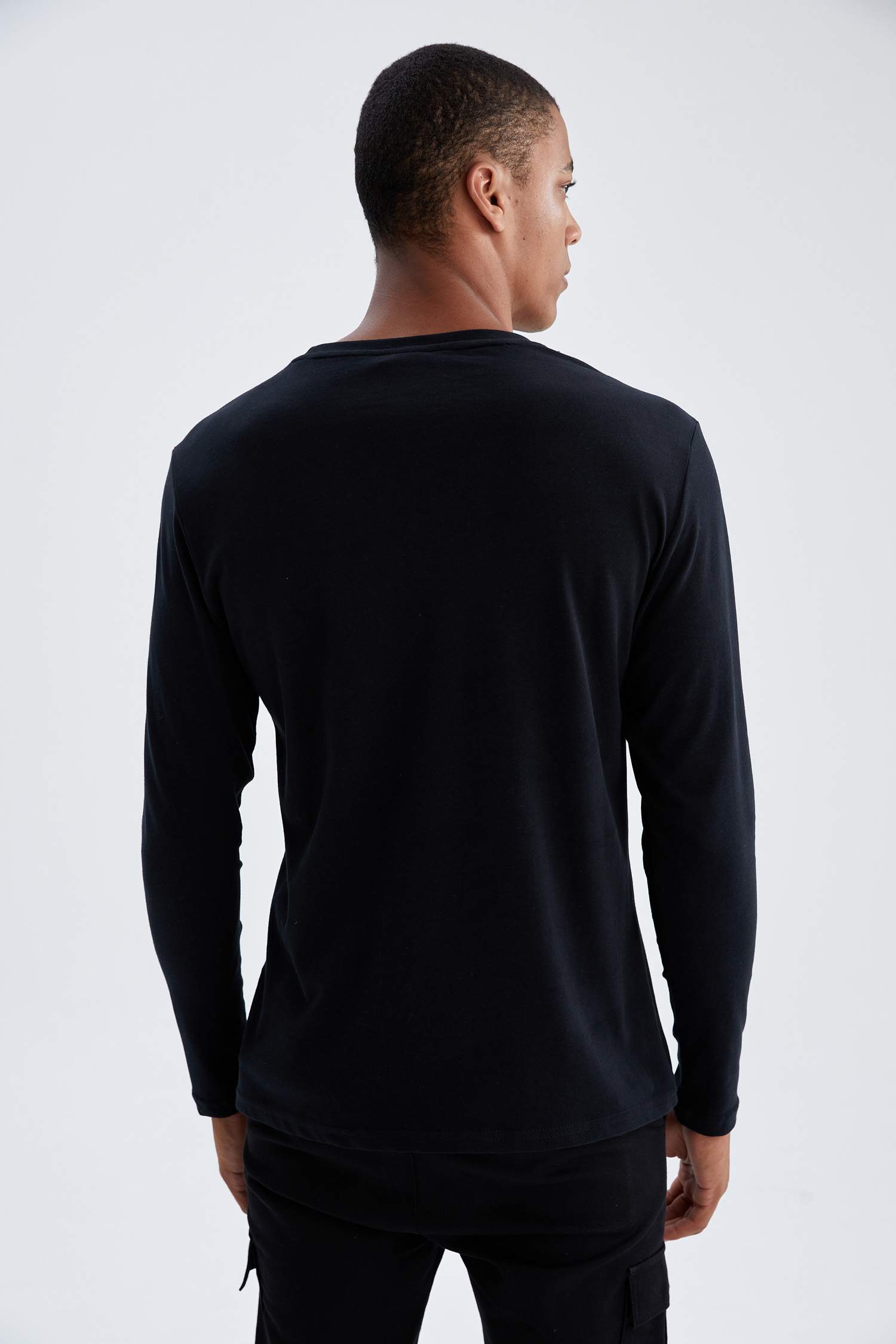 Slim Fit Cepsiz Uzun Kollu Tişört