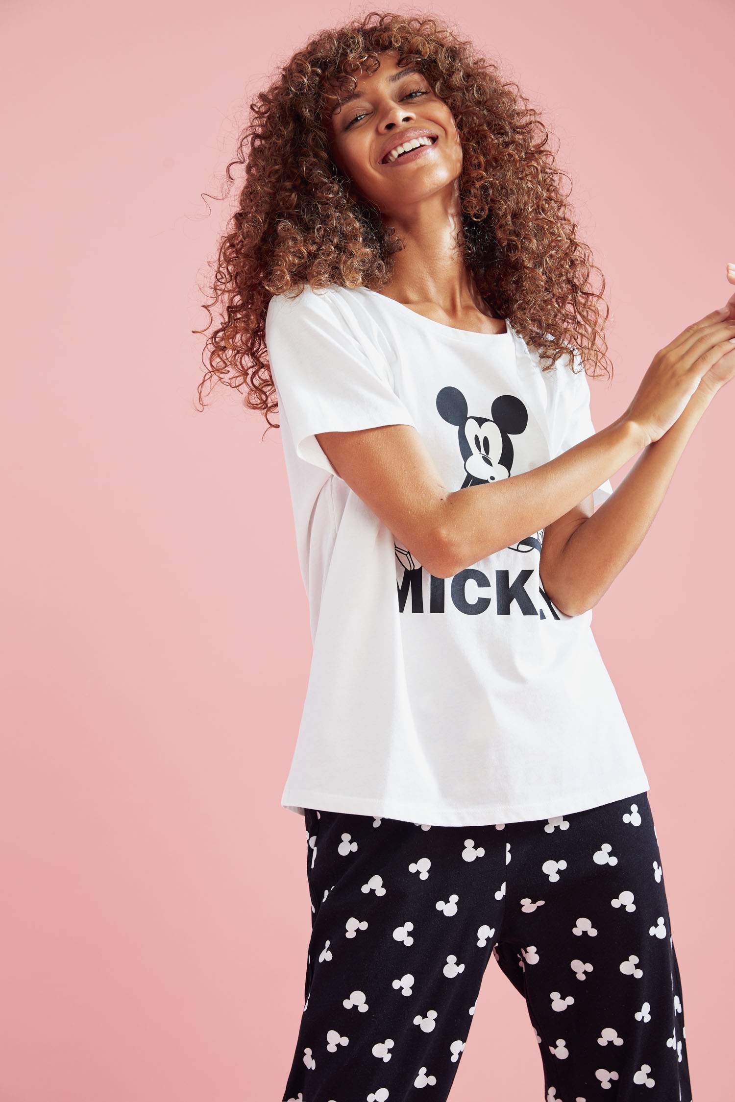 Mickey Mouse Lisanslı Kısa Kollu Üst ve Jogger Alt Pijama Takımı