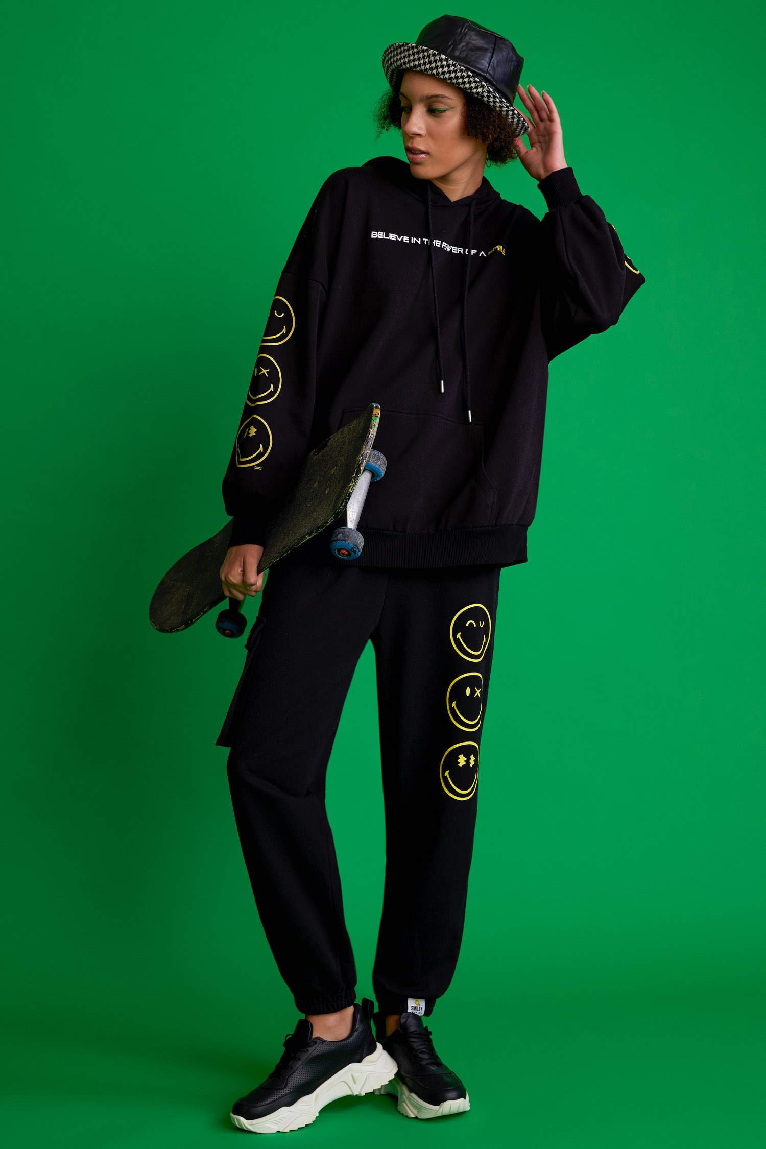 Smiley Lisanslı Oversize Fit Sweatshirt