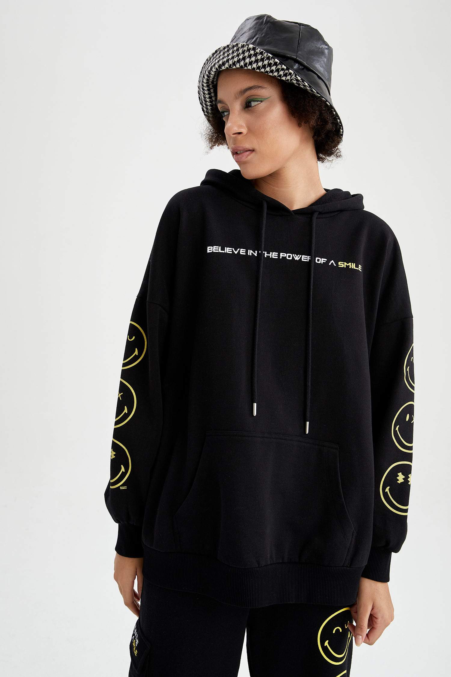 Smiley Lisanslı Oversize Fit Sweatshirt
