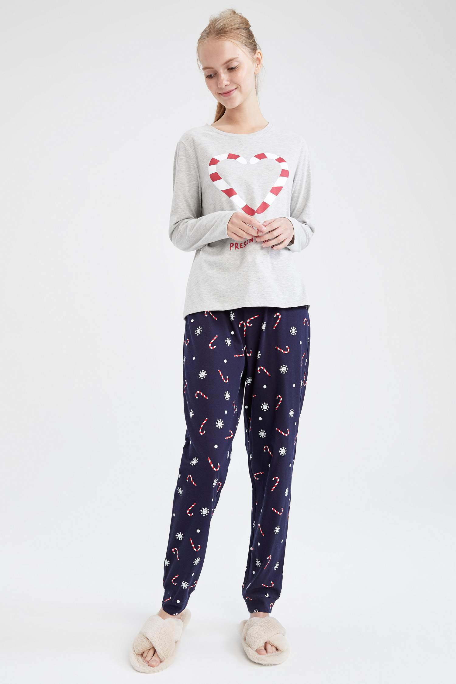 Yılbaşı Temalı Pamuklu Pijama Takımı