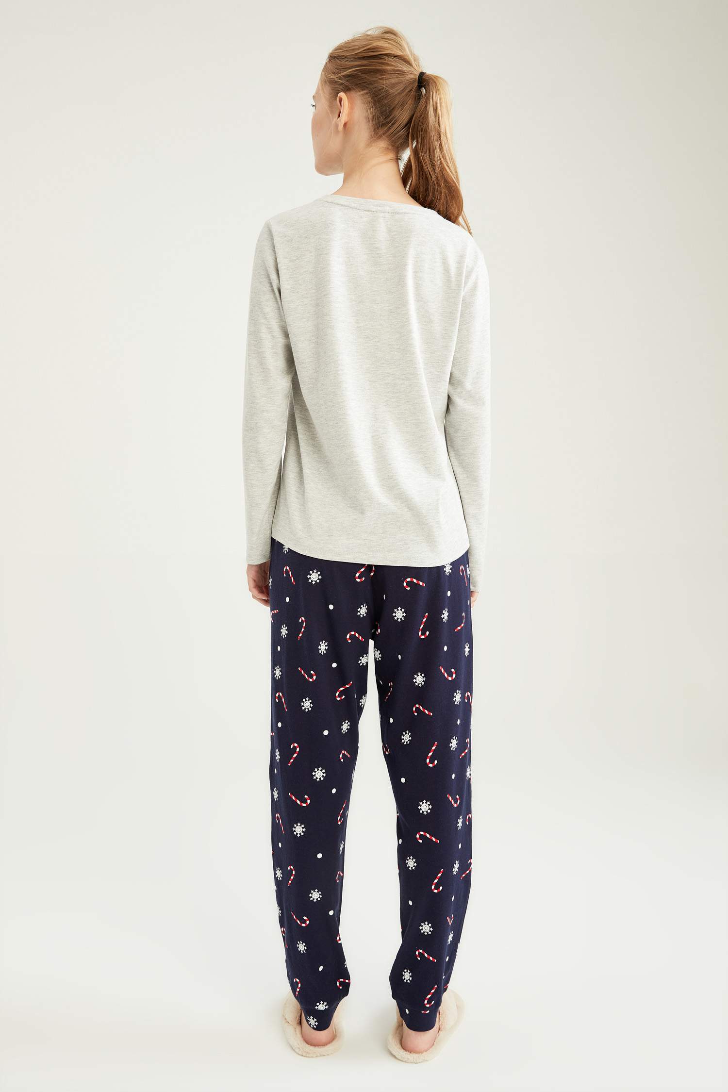 Yılbaşı Temalı Pamuklu Pijama Takımı