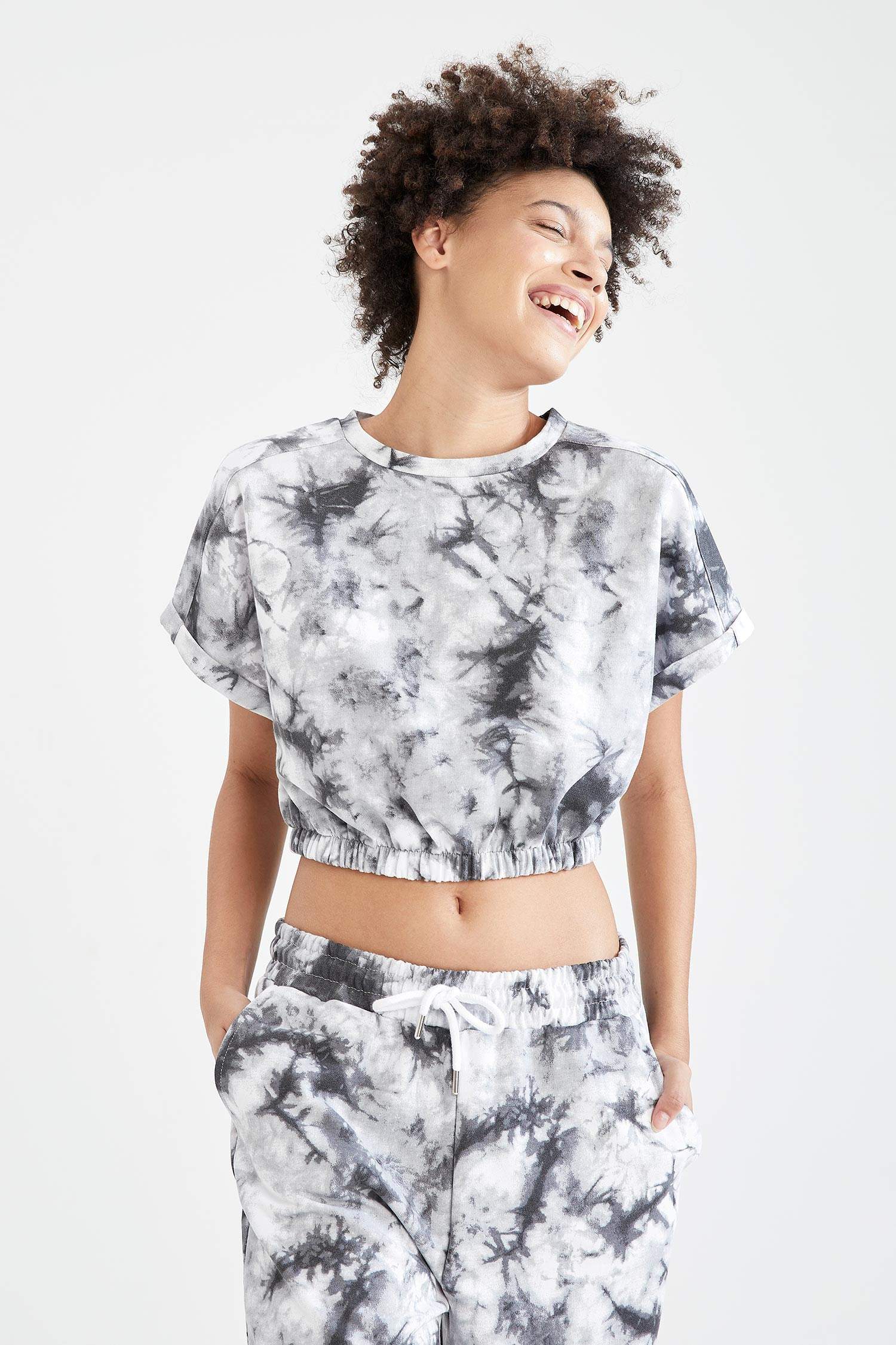 Coool Batik Baskılı Beli Lastikli Oversize Fit Kısa Kollu Crop Tişört