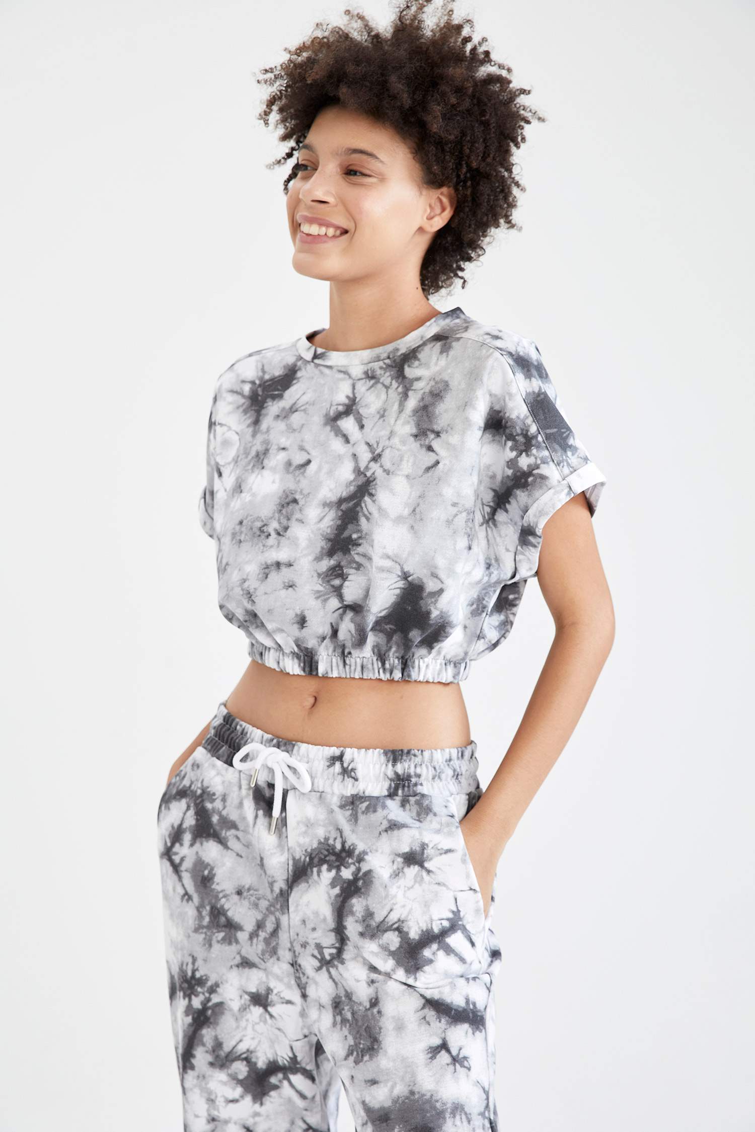 Coool Batik Baskılı Beli Lastikli Oversize Fit Kısa Kollu Crop Tişört