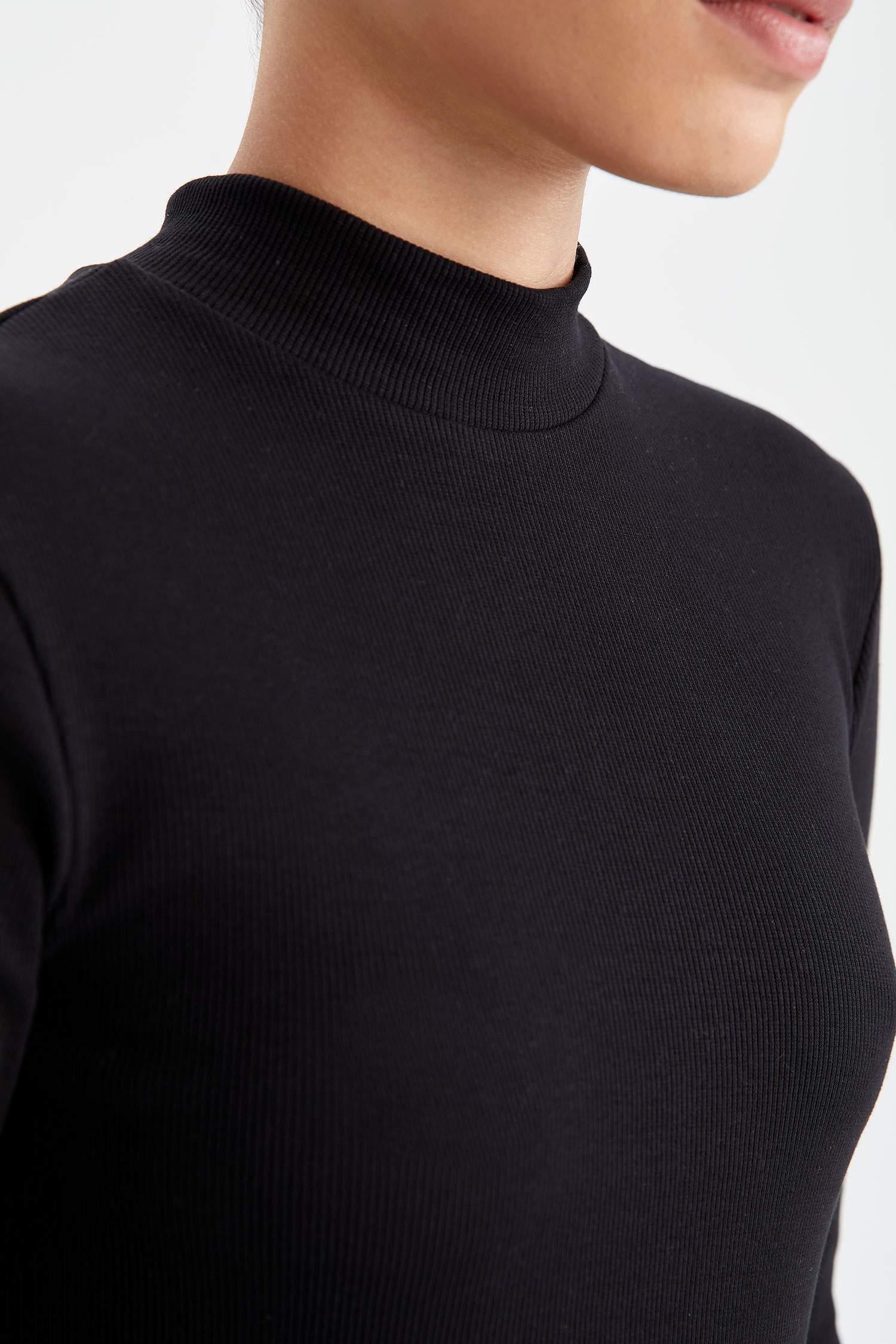 Coool Dik Yaka Slim Fit Bel Detaylı Body
