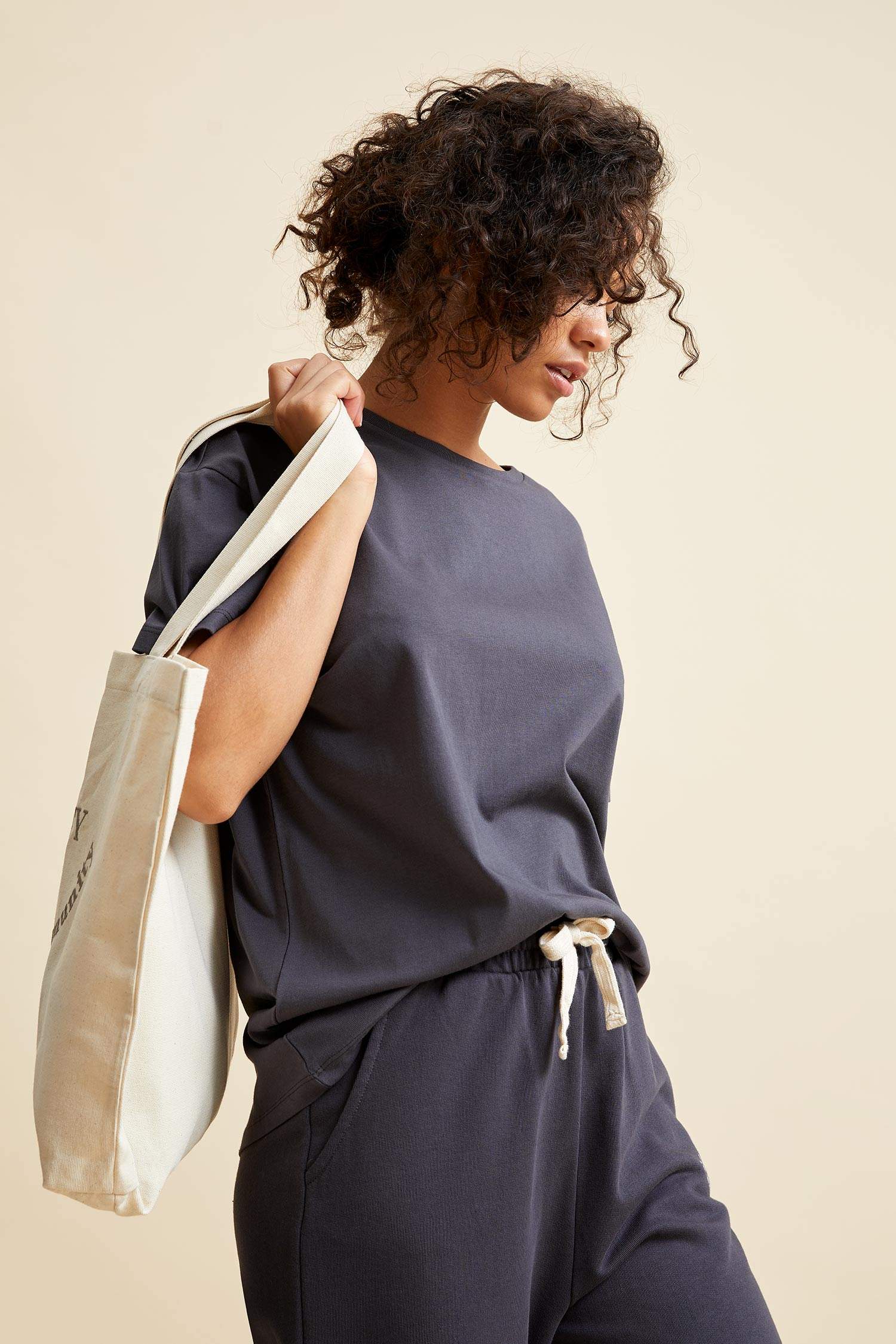 Kolu Arma Detaylı Organik Pamuklu Oversize Fit Tişört