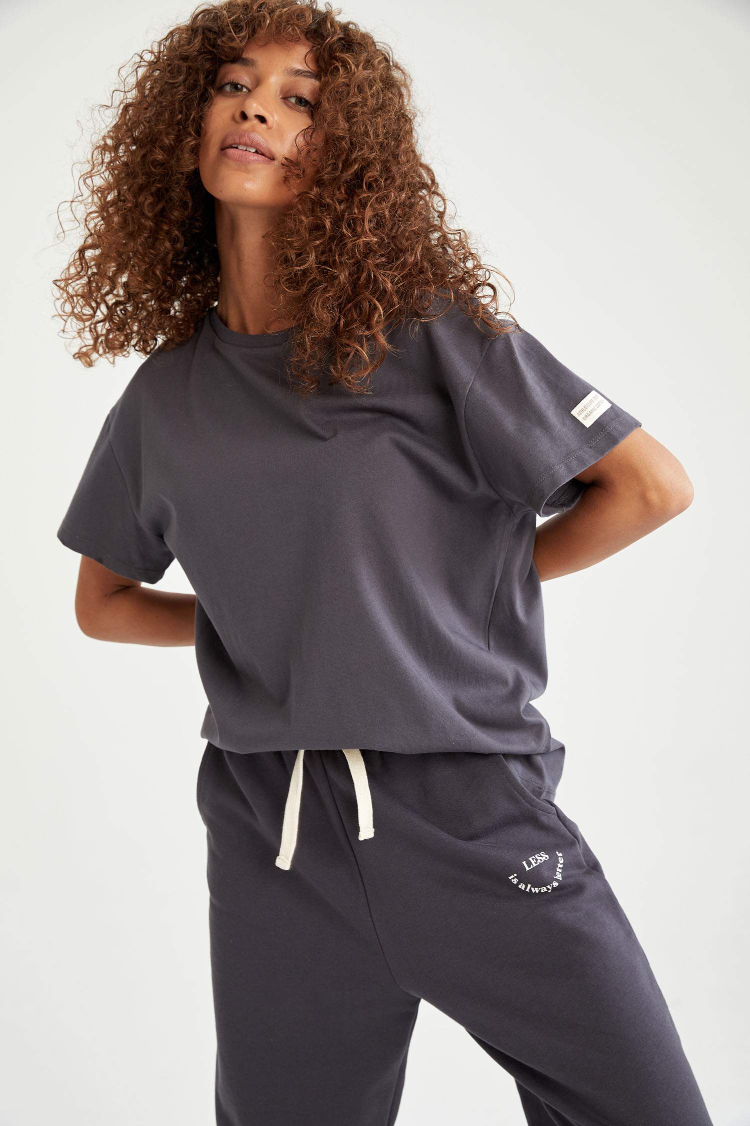 Kolu Arma Detaylı Organik Pamuklu Oversize Fit Tişört