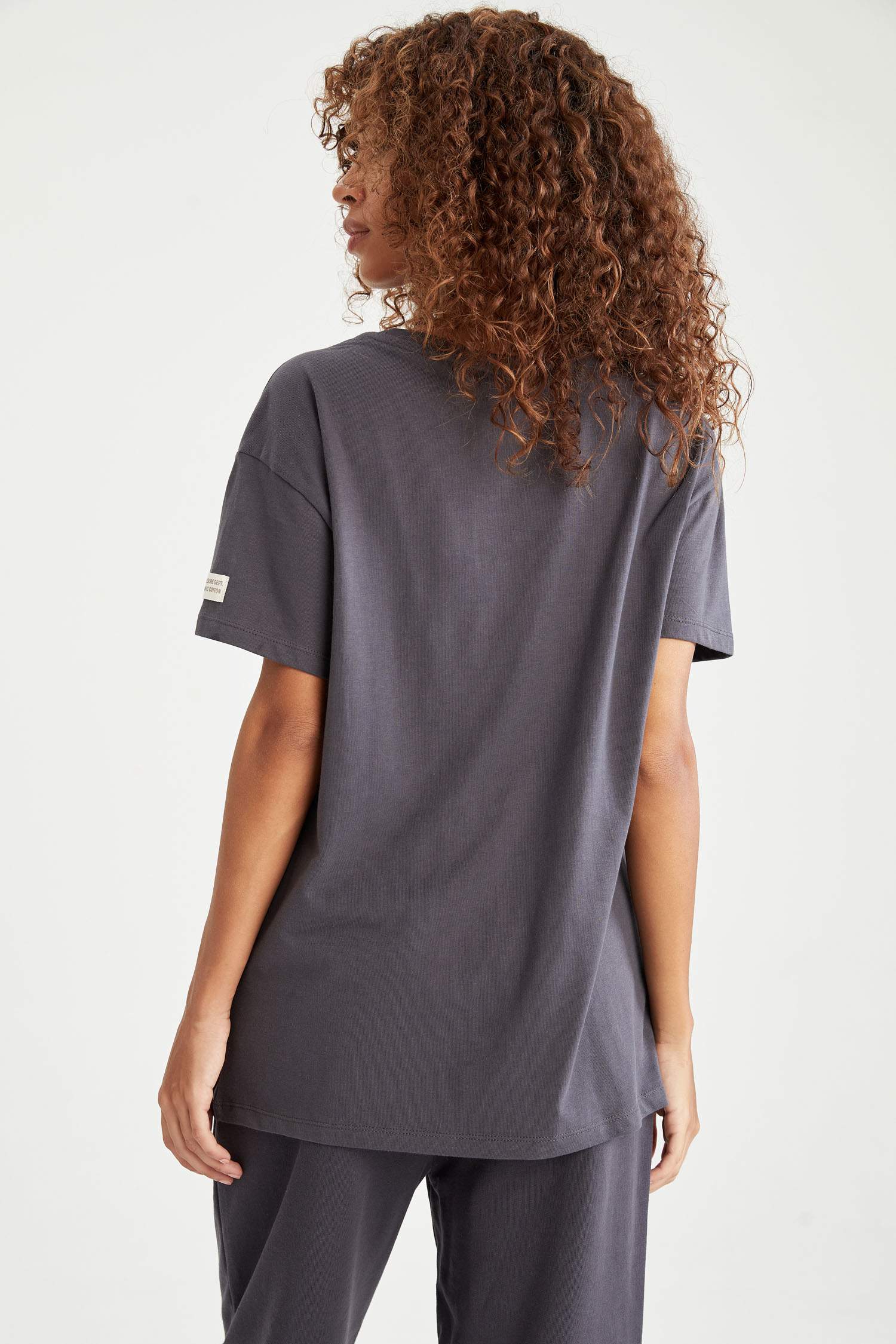 Kolu Arma Detaylı Organik Pamuklu Oversize Fit Tişört
