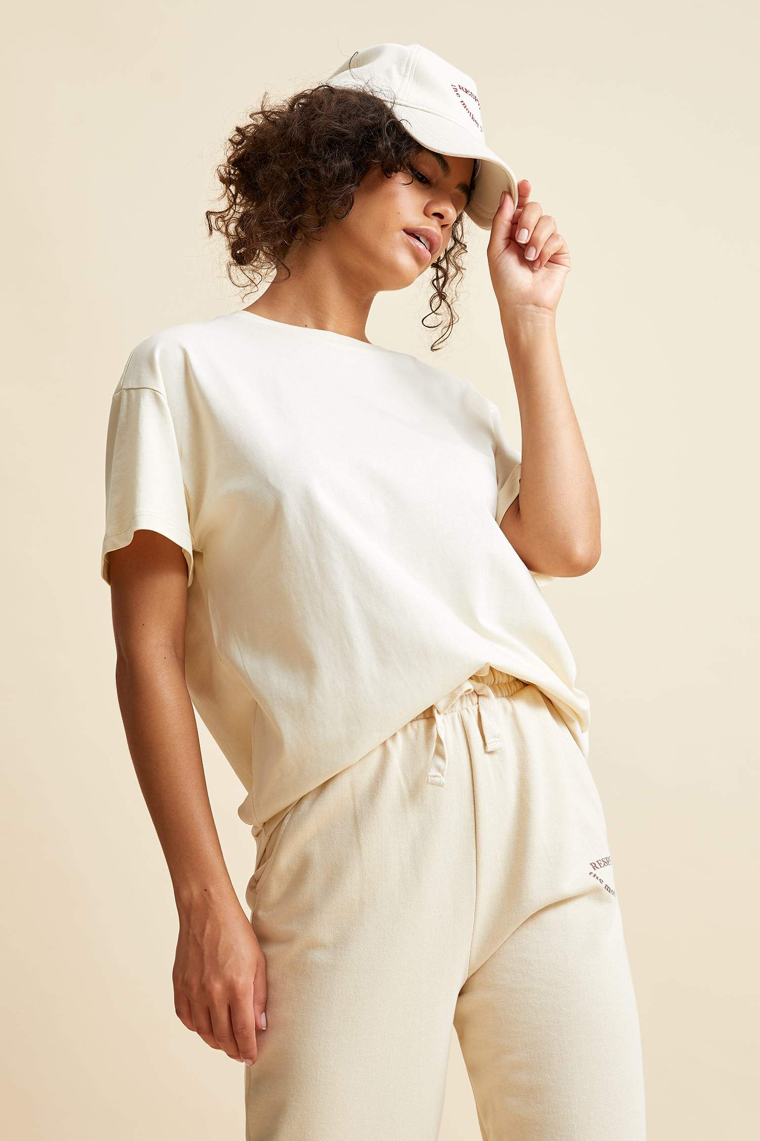 Kolu Arma Detaylı Organik Pamuklu Oversize Fit Tişört