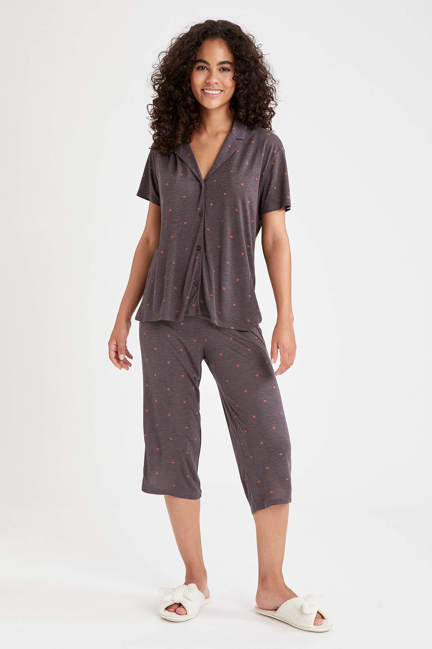 Gömlek Yaka Üst ve Elastik Belli Relax Fit Kaprili Pijama Takımı