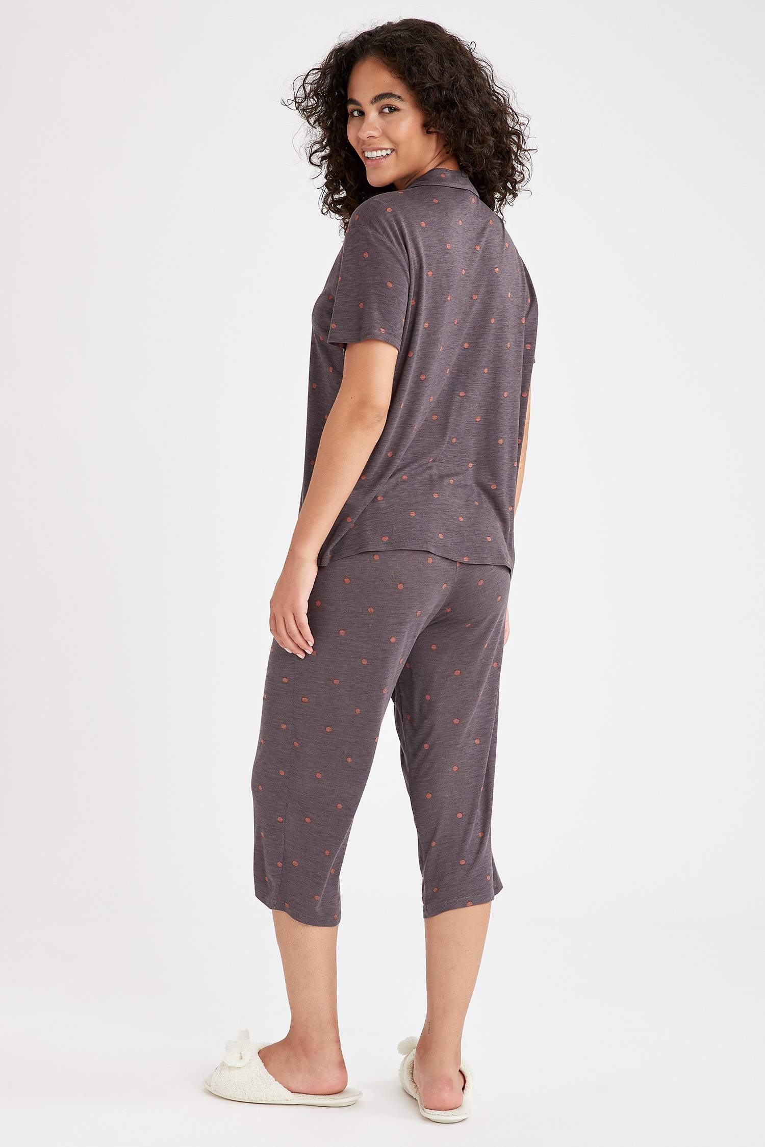Gömlek Yaka Üst ve Elastik Belli Relax Fit Kaprili Pijama Takımı
