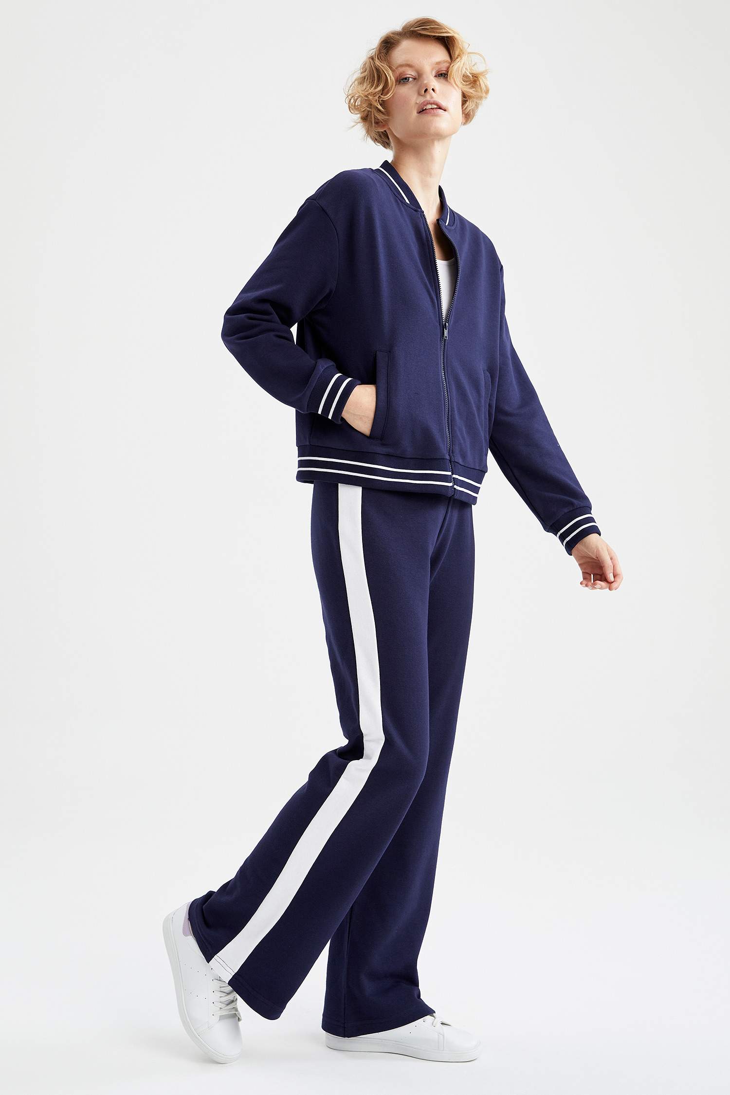 Regular Fit Şerit Detaylı İçi Yumuşak Tüylü Eşofman Altı