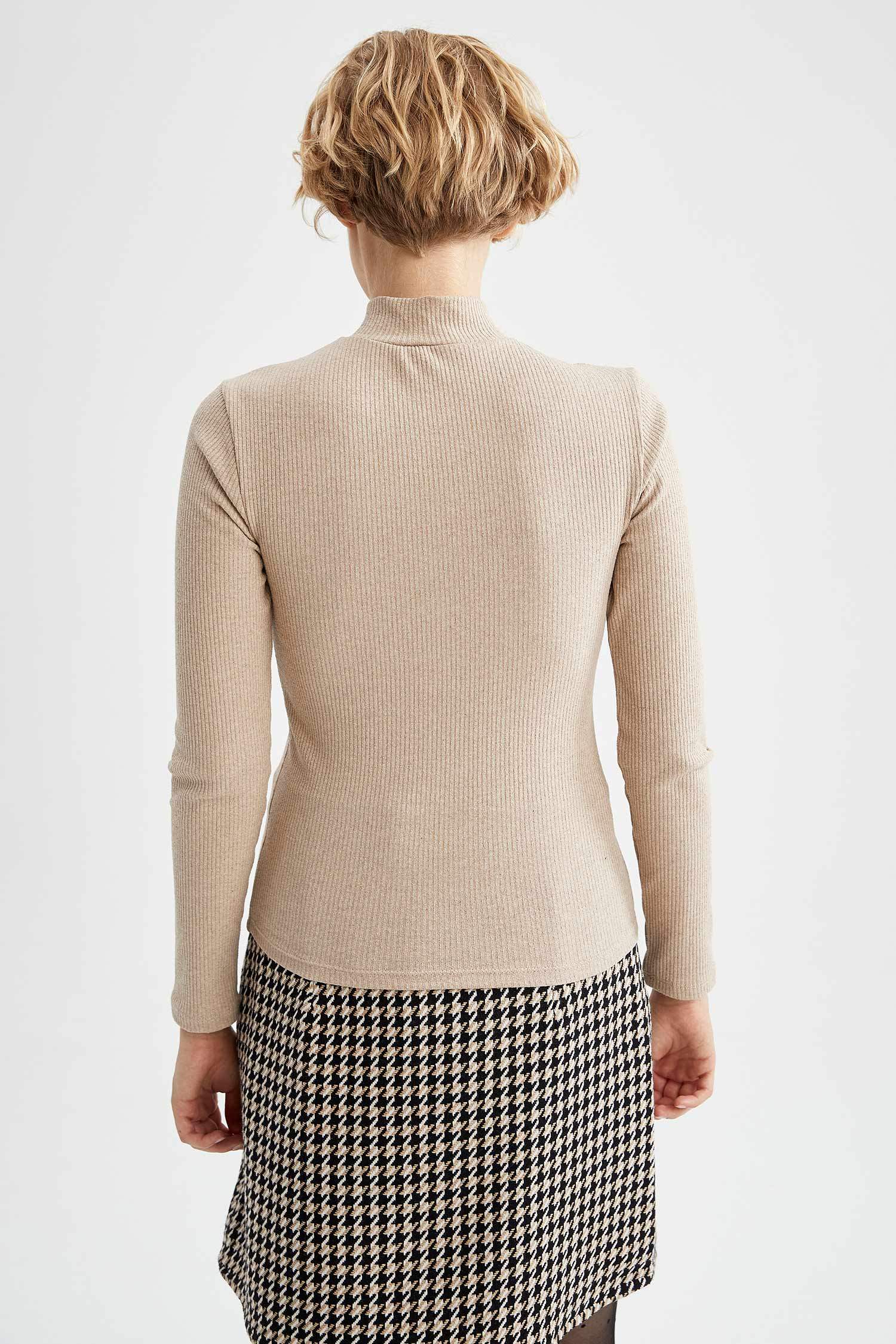 Yarım Balıkçı Yaka Fermuarlı Slim Fit Tişört