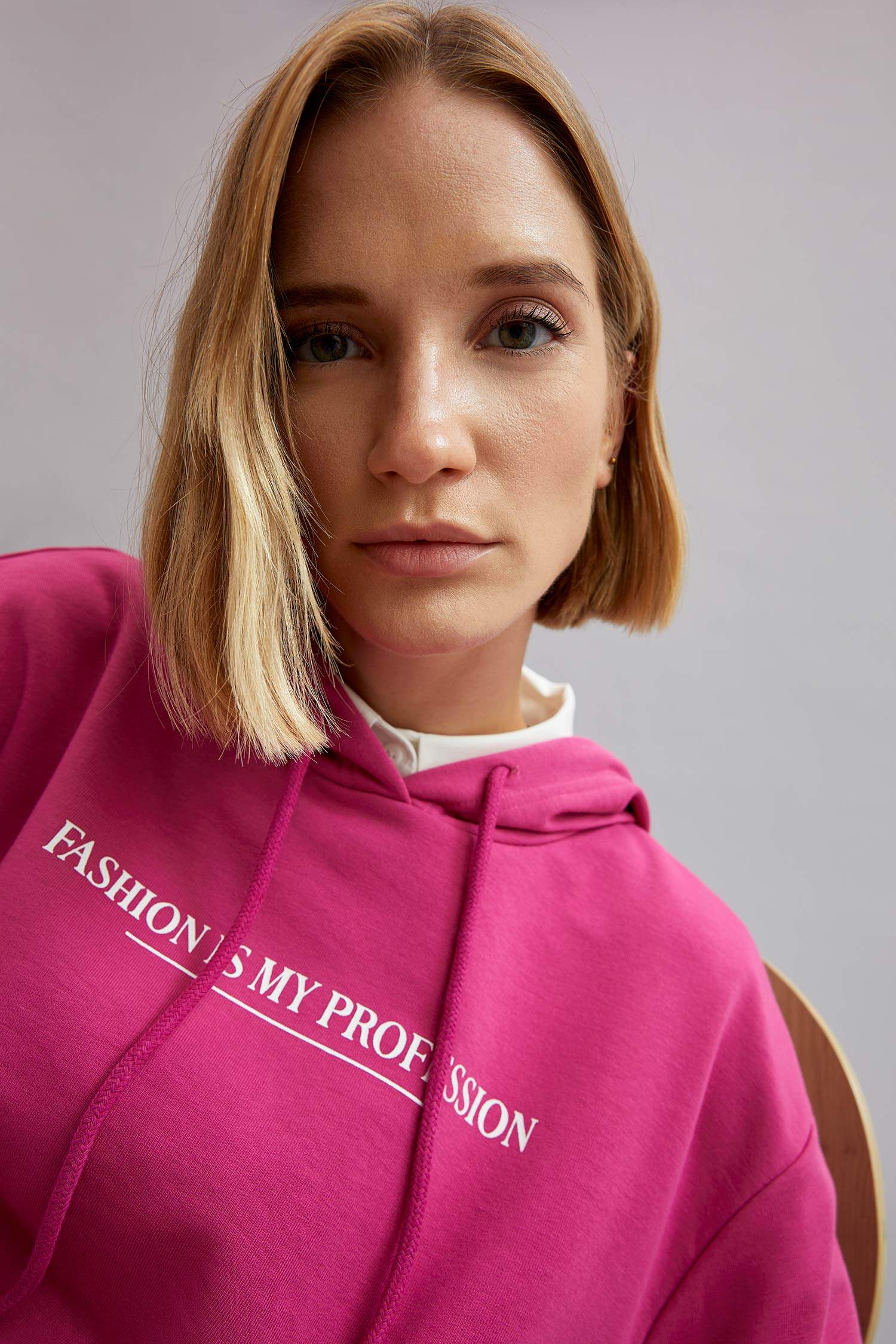 Slogan Baskılı Kapüşonlu Kanguru Cepli Oversize Fit Yırtmaçlı Sweatshirt